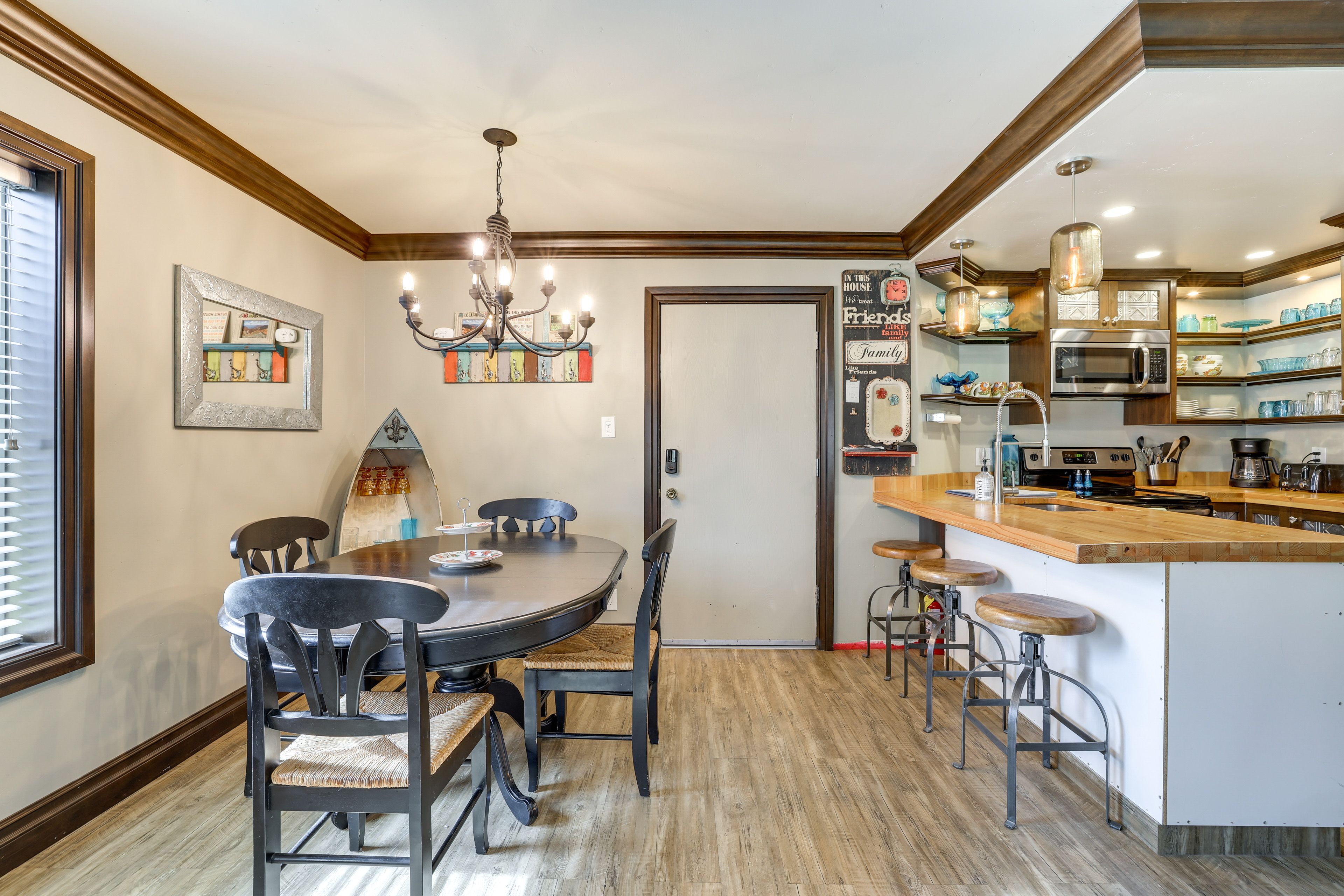 Dining Area | Dishware Provided