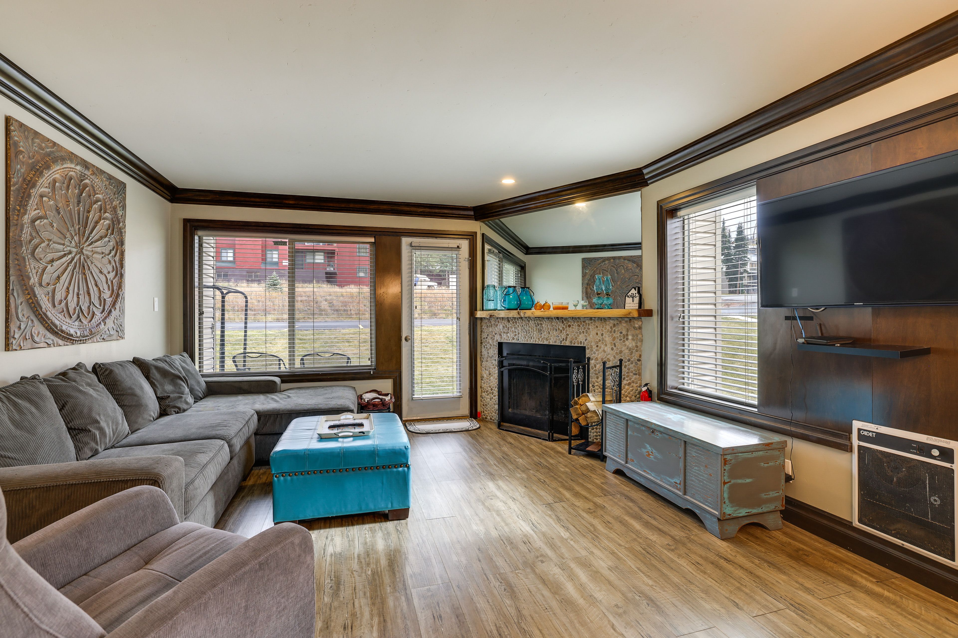 Living Room | 2 Full Air Mattresses | Fireplace (Decorative Only)