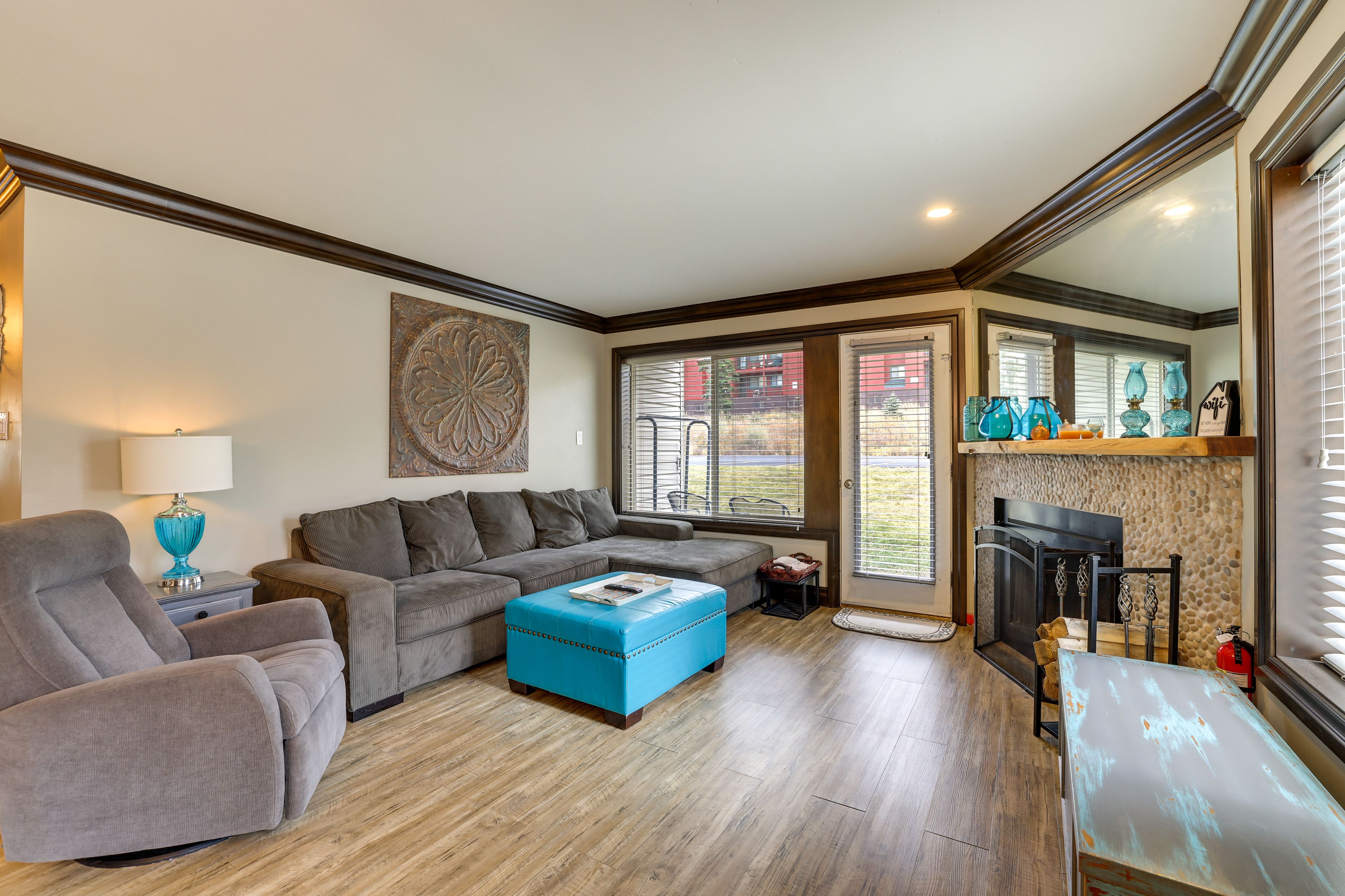 Living Room | Smart TV w/ Cable