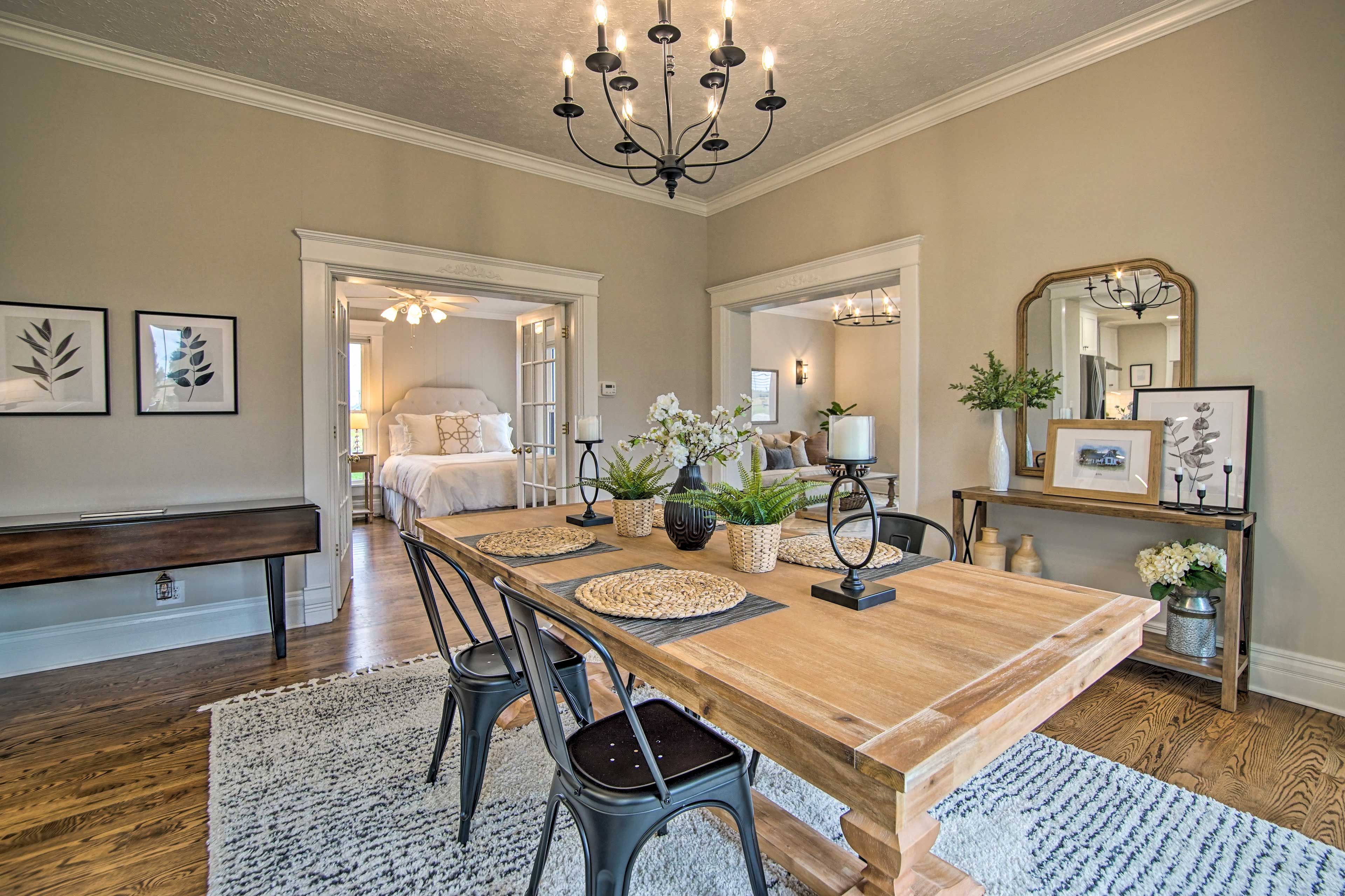 Dining Area | Dishware/Flatware Provided