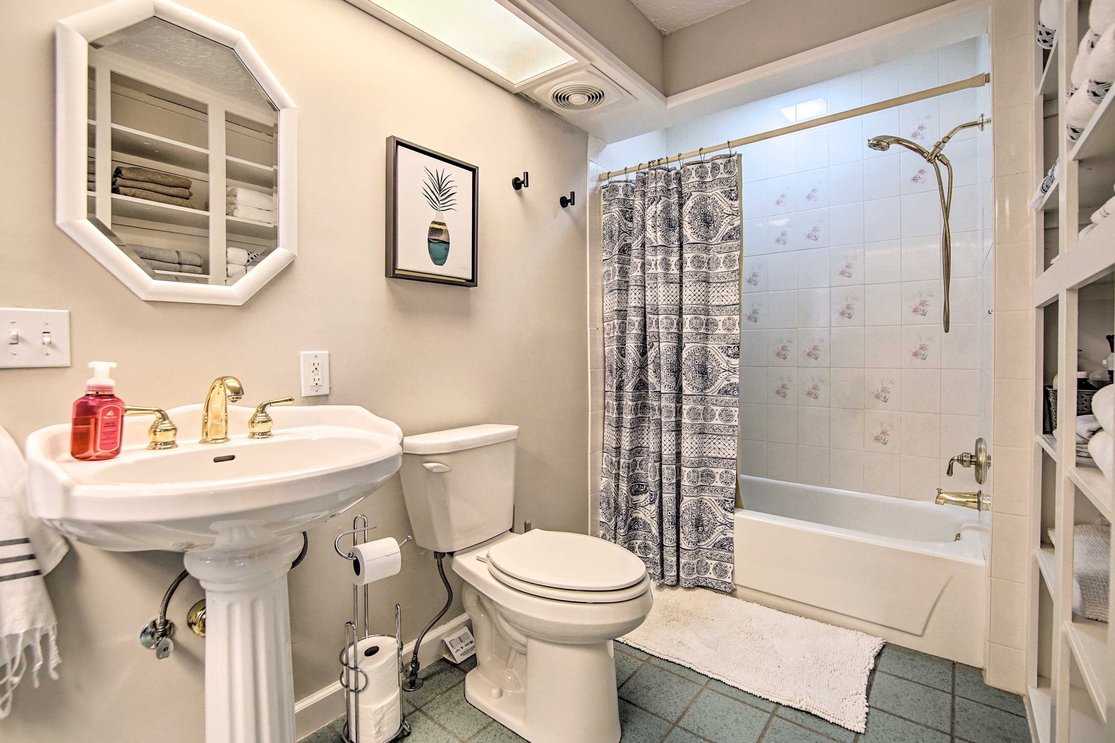 En-Suite Bathroom | Towels Provided
