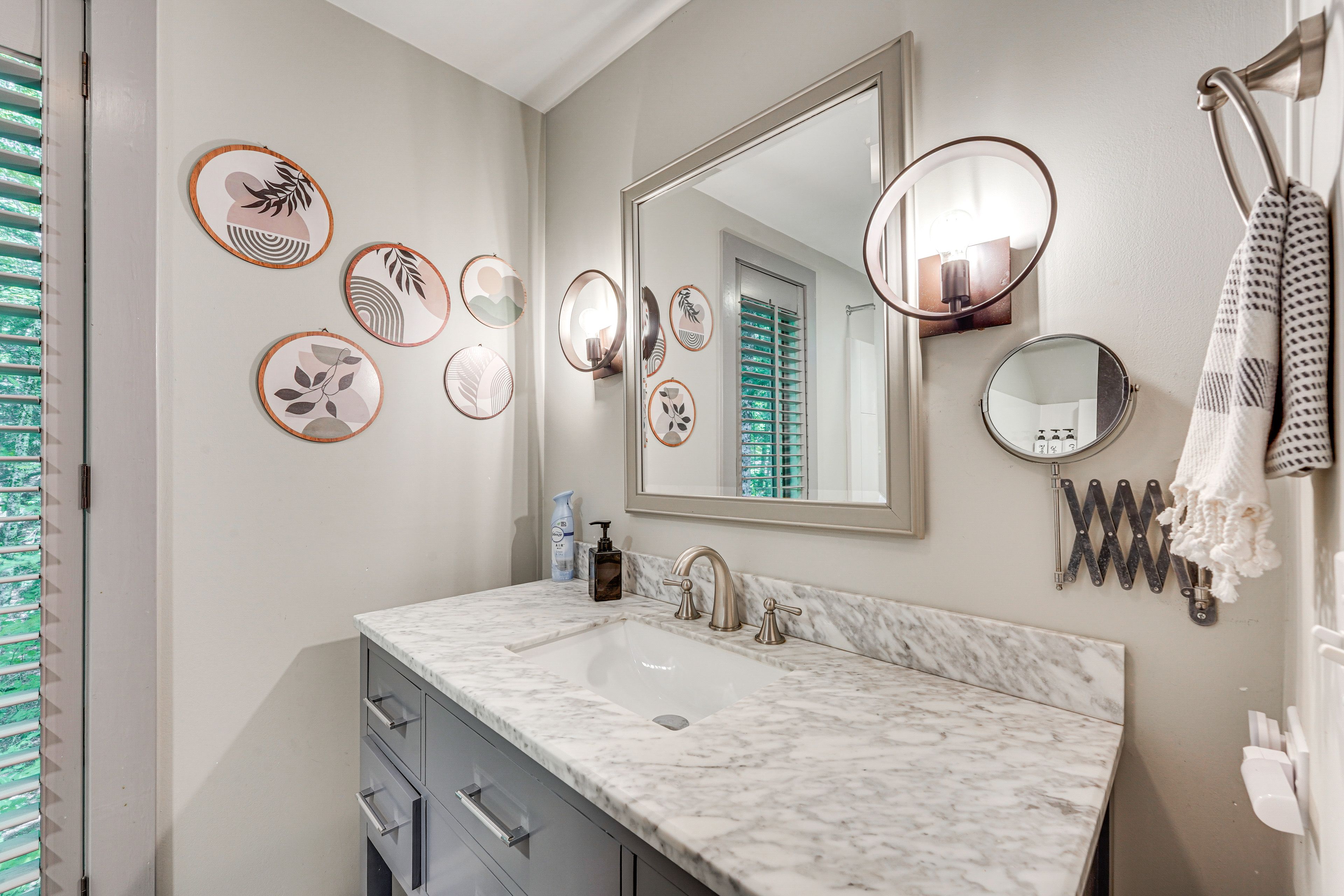 En-Suite Bathroom | 2nd Floor | Complimentary Toiletries