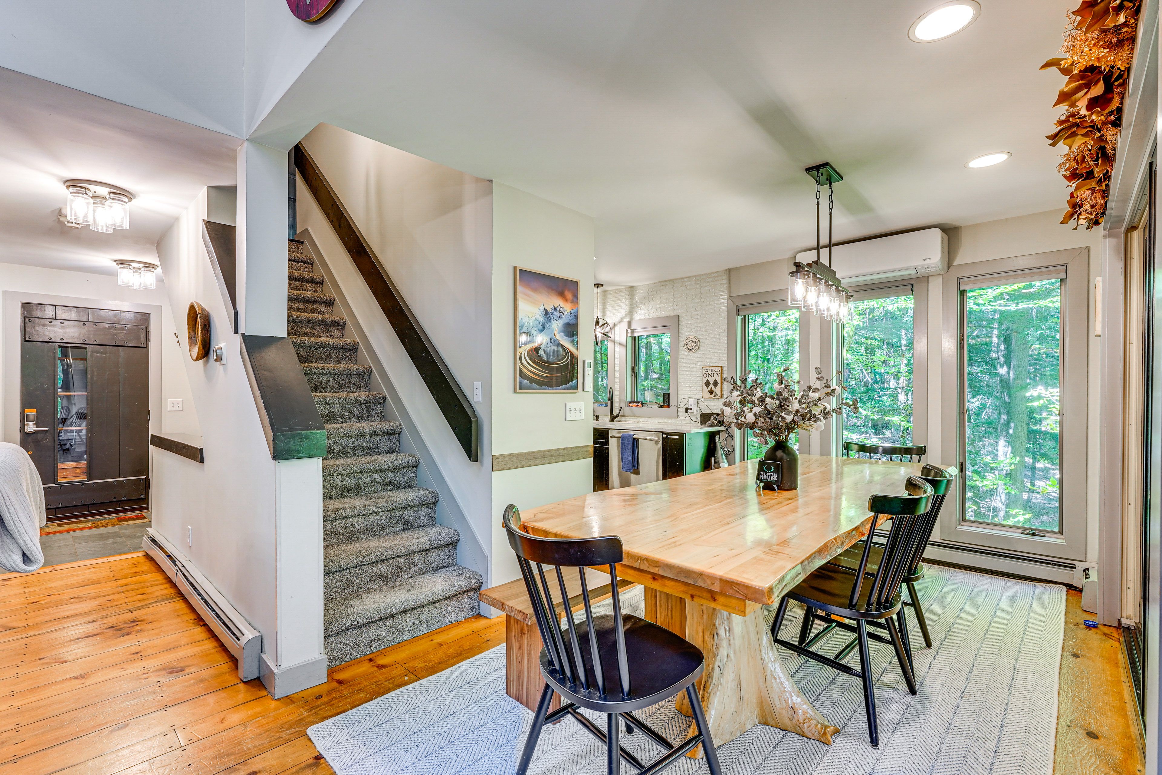 Dining Area | Dishes & Flatware Provided