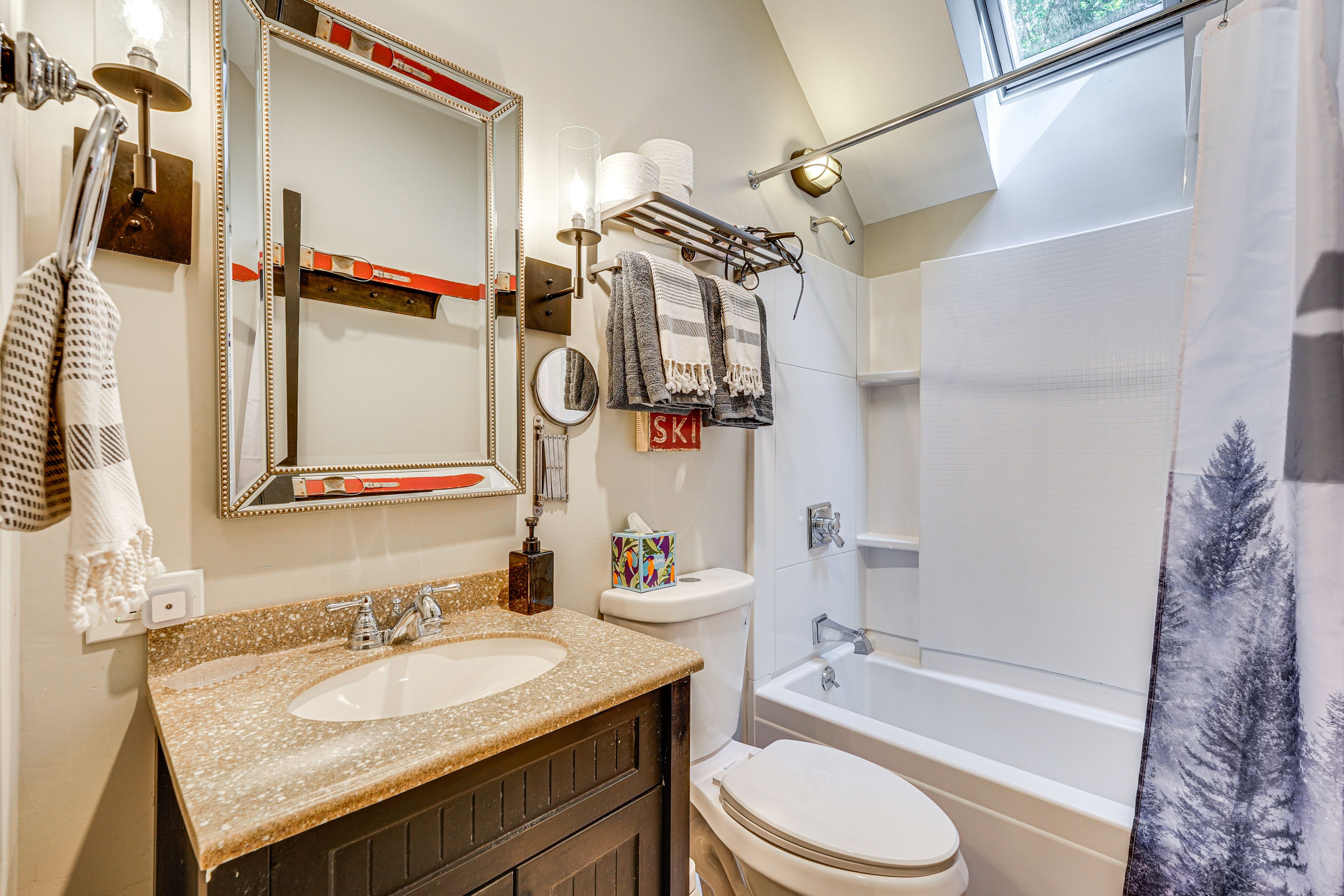 En-Suite Bathroom | 2nd Floor | Towels & Linens Provided
