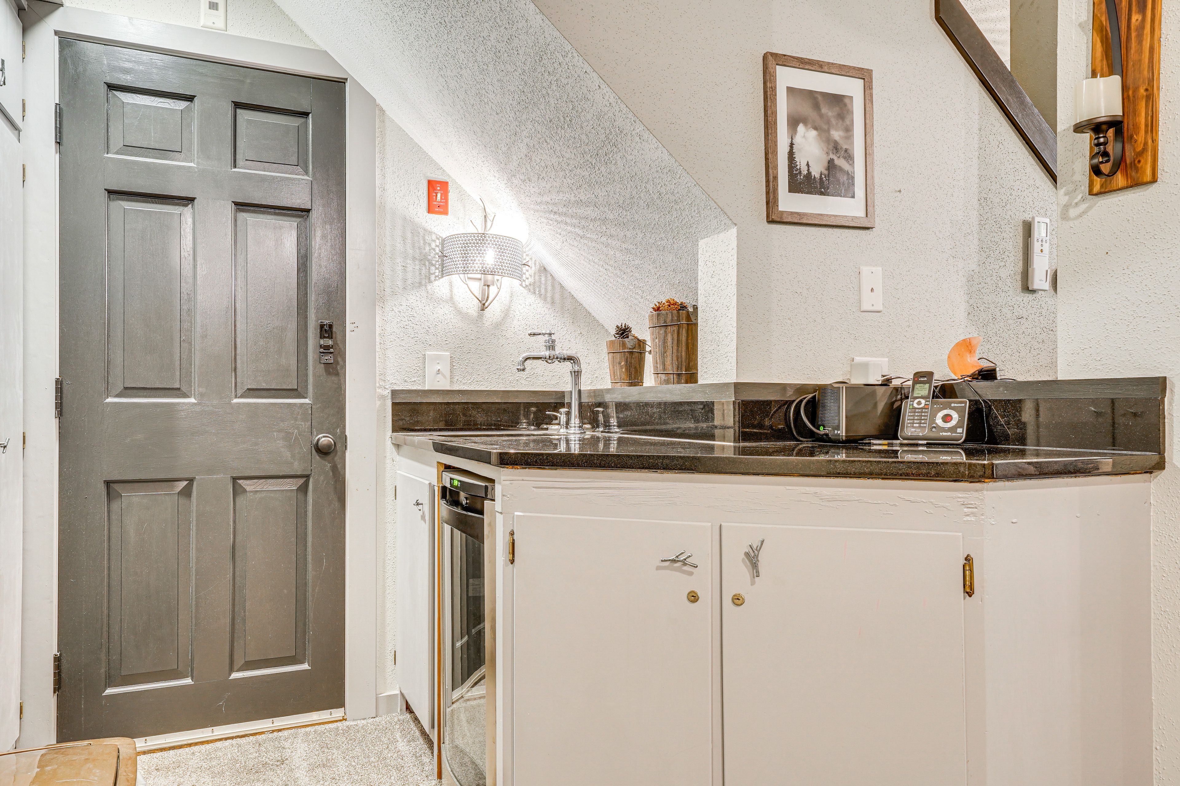 Basement Den | Wet Bar