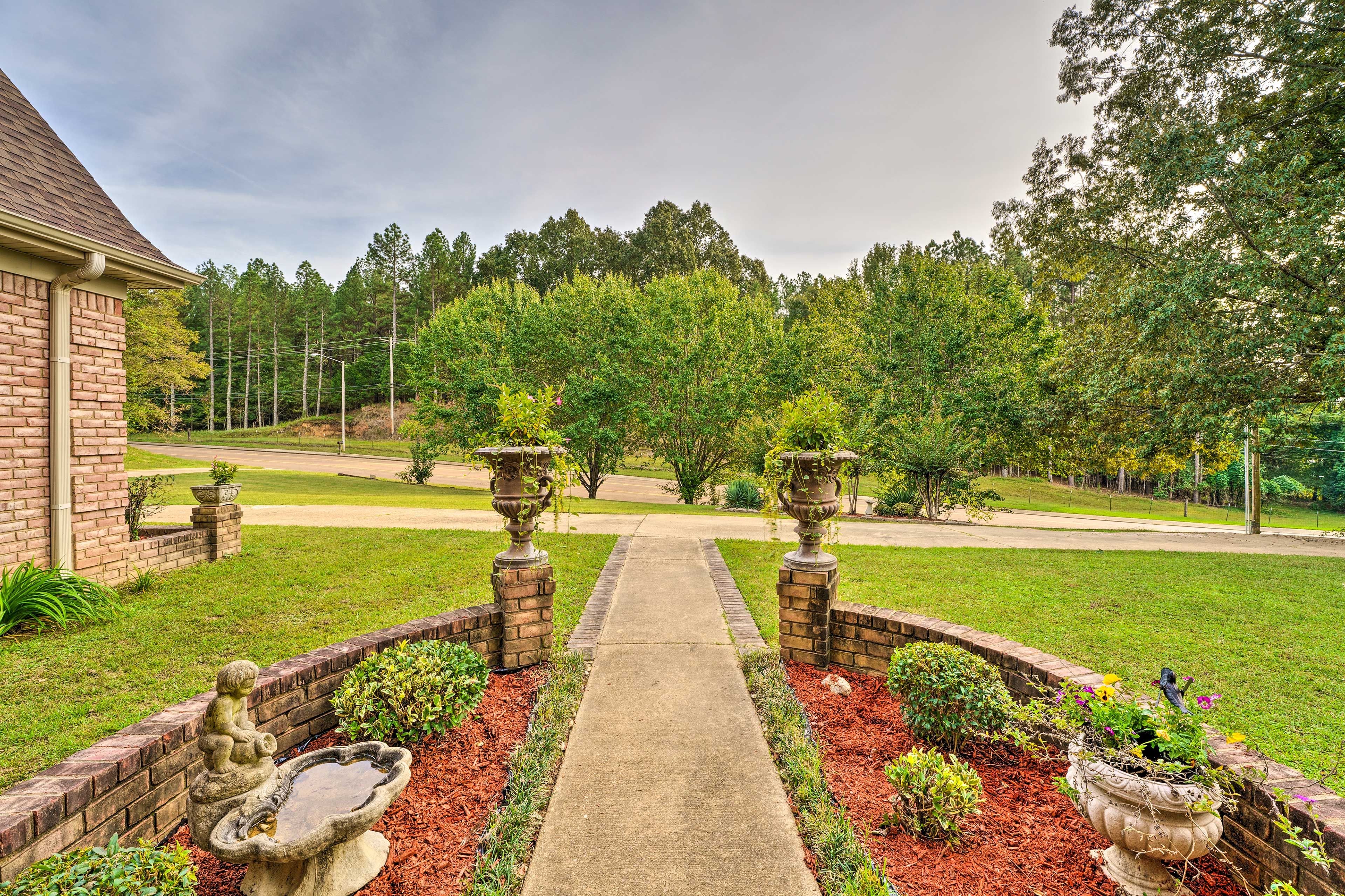 Exterior | Gardens | Yard