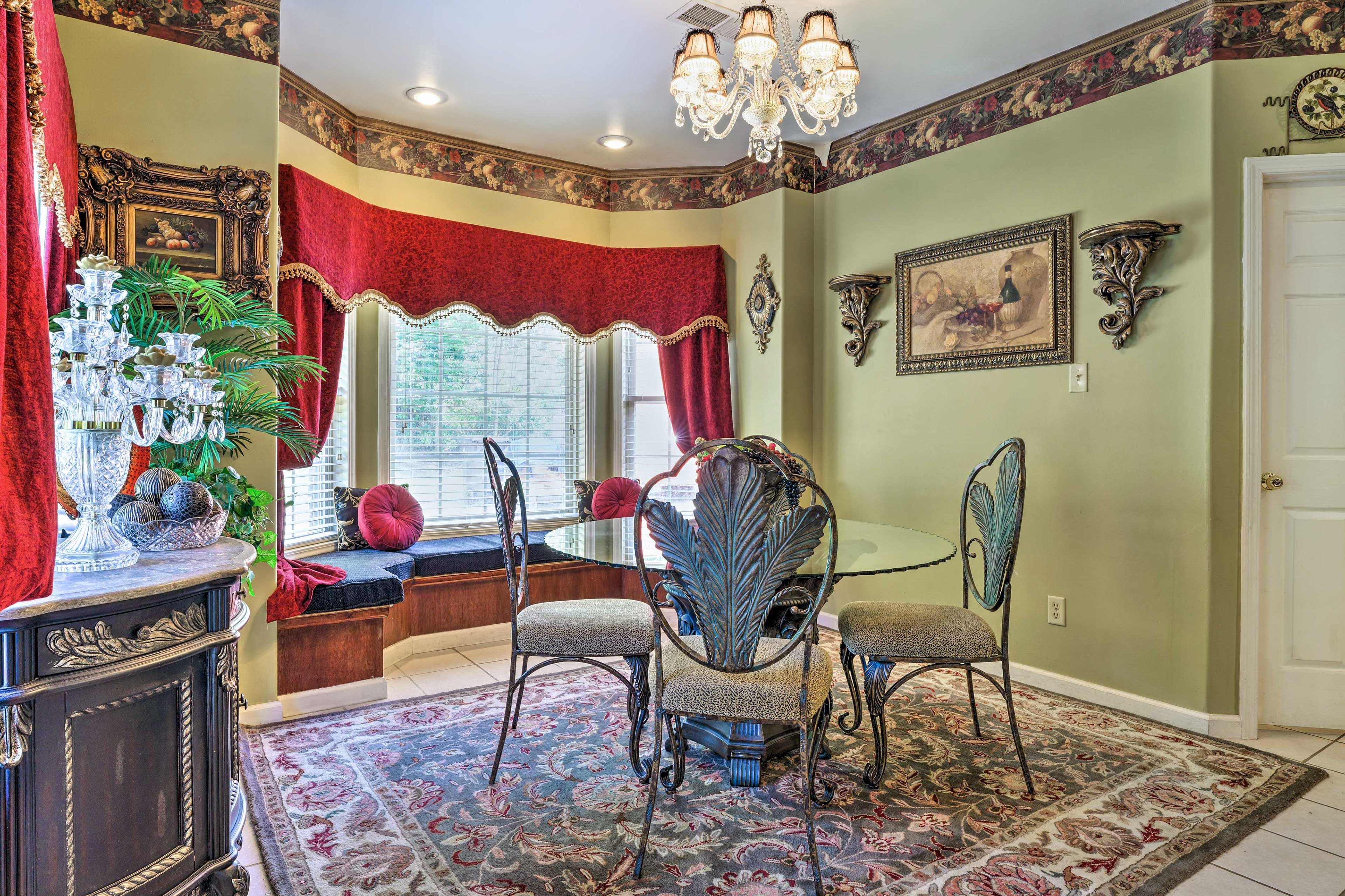 Breakfast Nook | Dishware/Flatware Provided