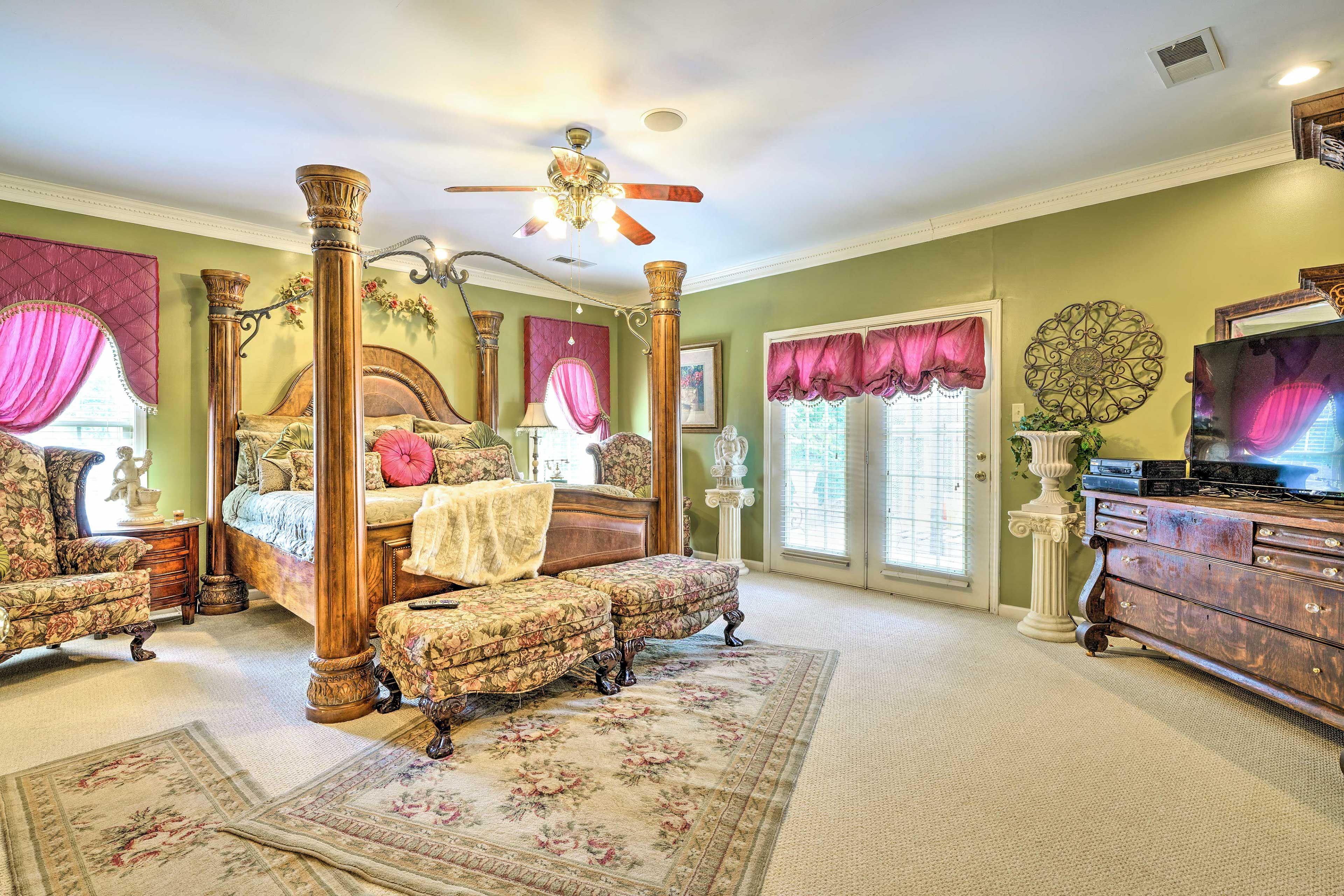 Bedroom 1 | California King Bed | Linens Provided | Main Floor