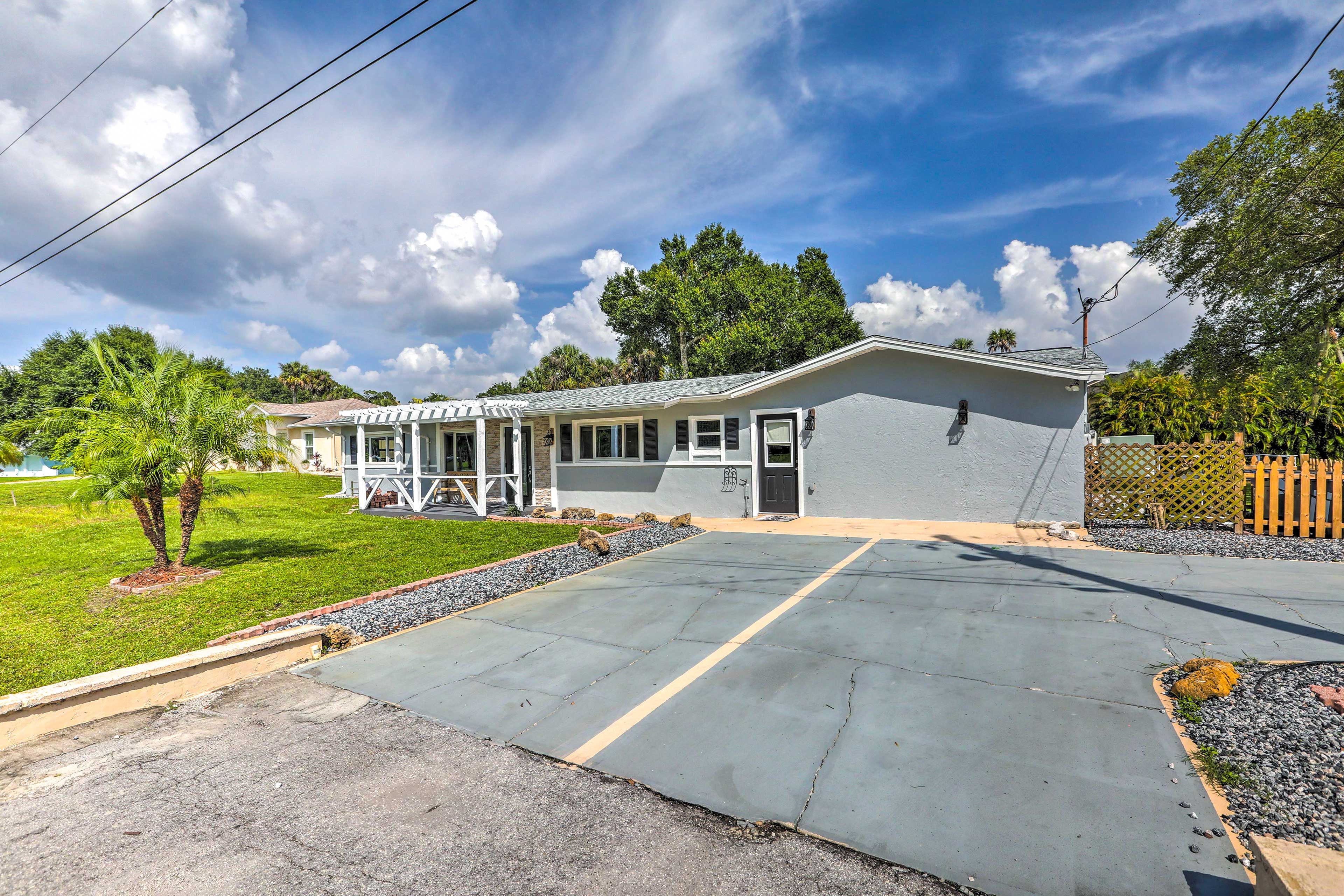 Parking | Driveway (6 Vehicles) | Street Parking | RV/Trailer Parking