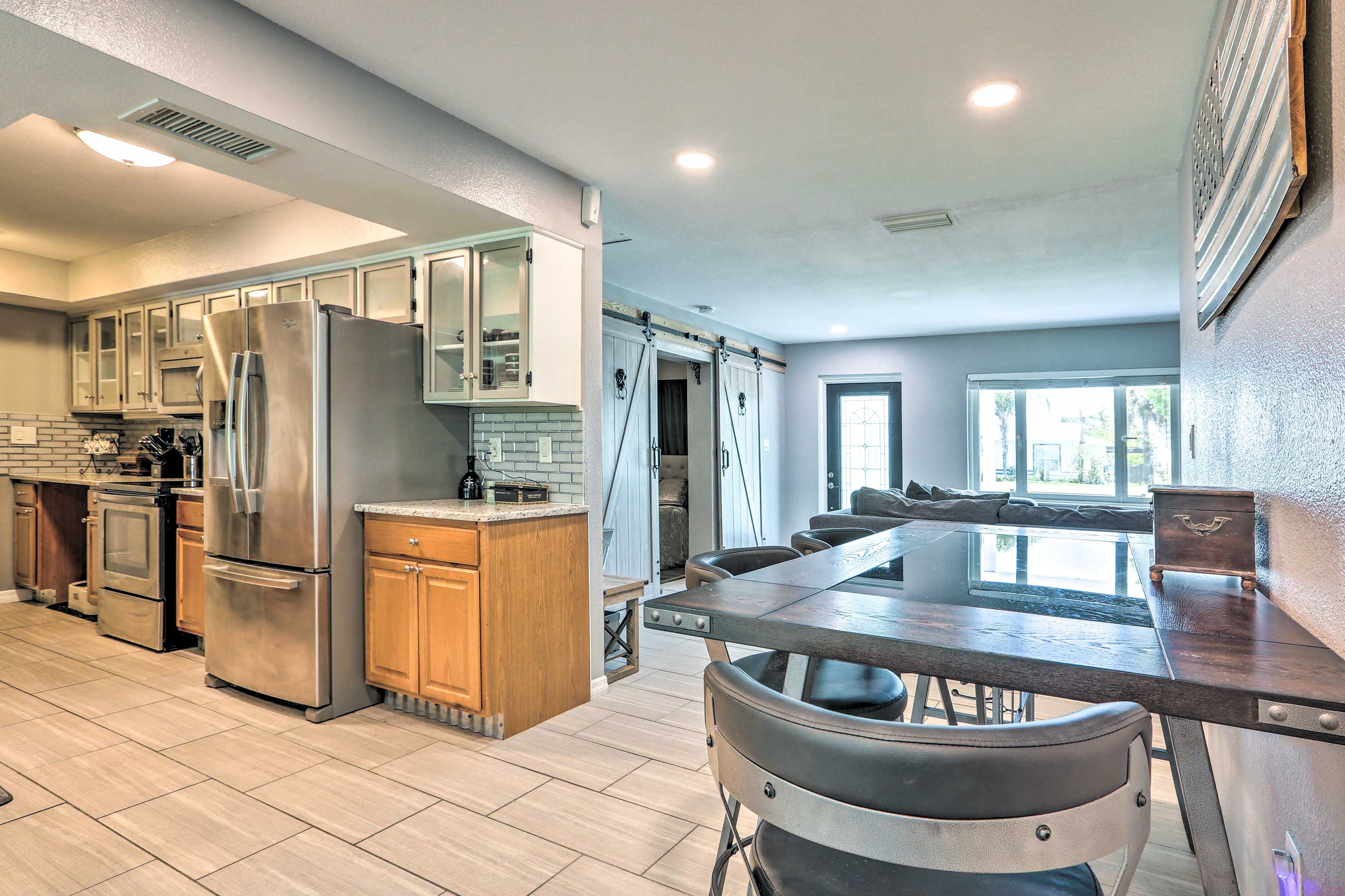 Dining Areas | Dishware/Flatware | Trash Bags/Paper Towels