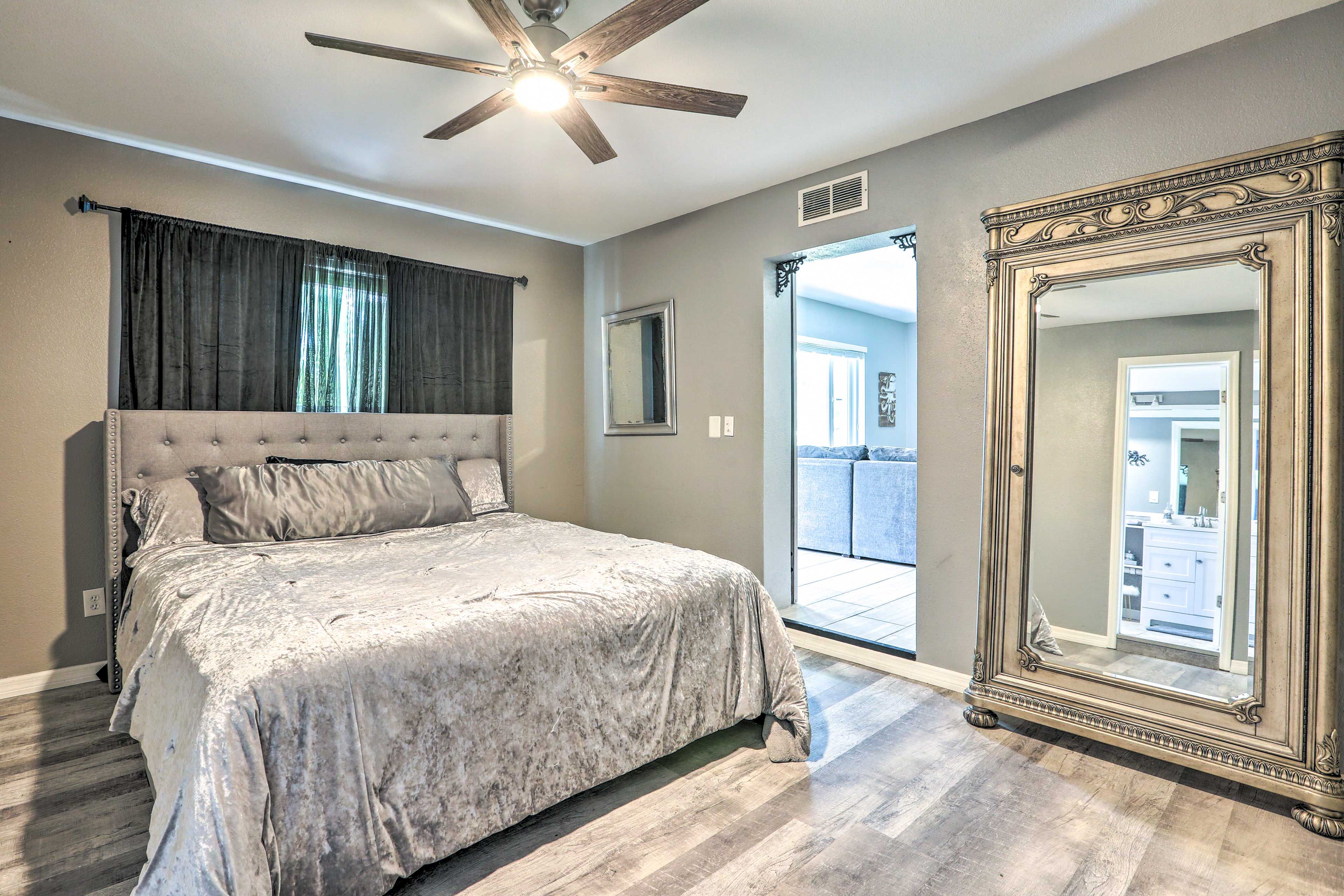 Bedroom 1 | King Bed | Linens Provided | En-Suite Bathroom