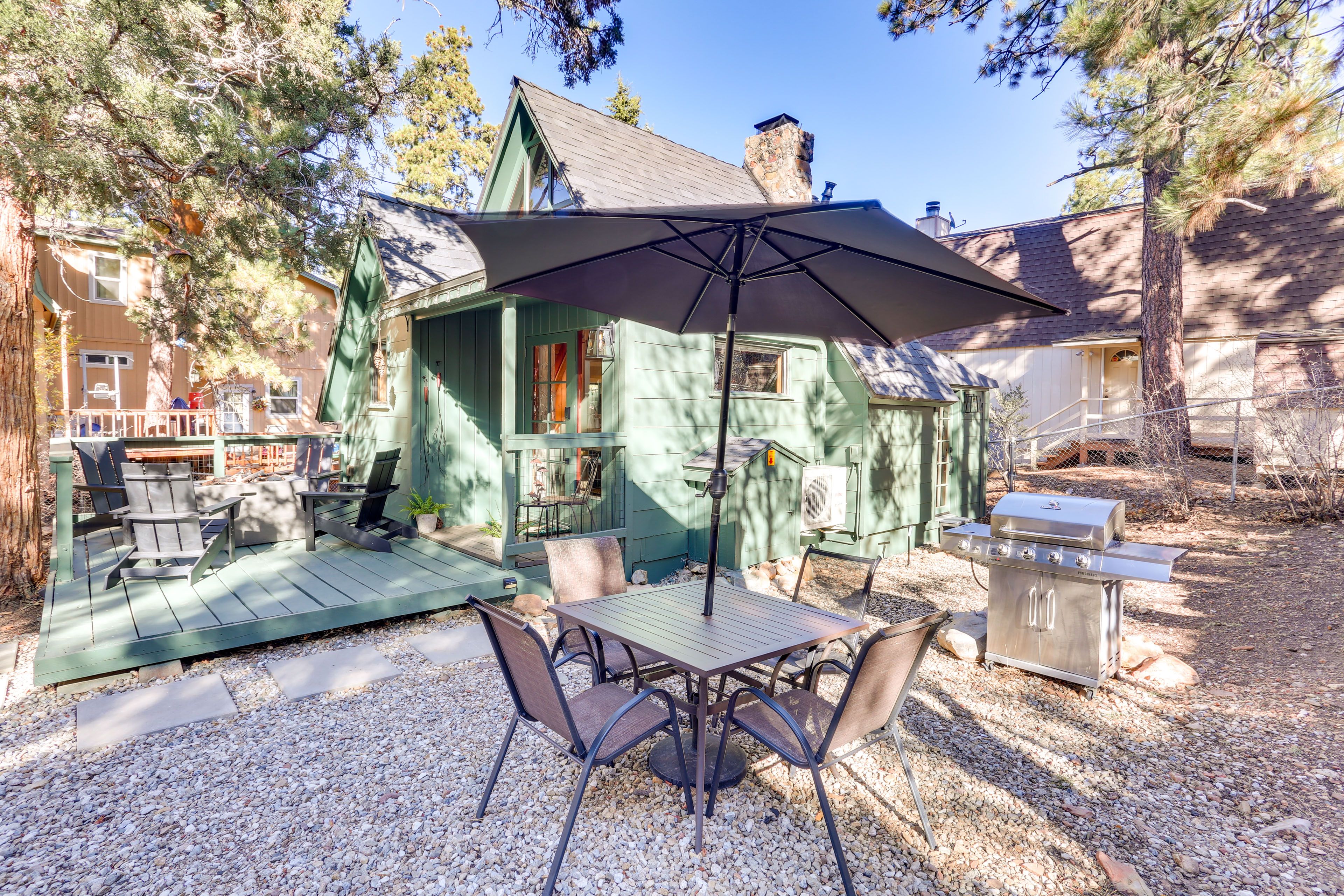 Dining Area | Gas Grill