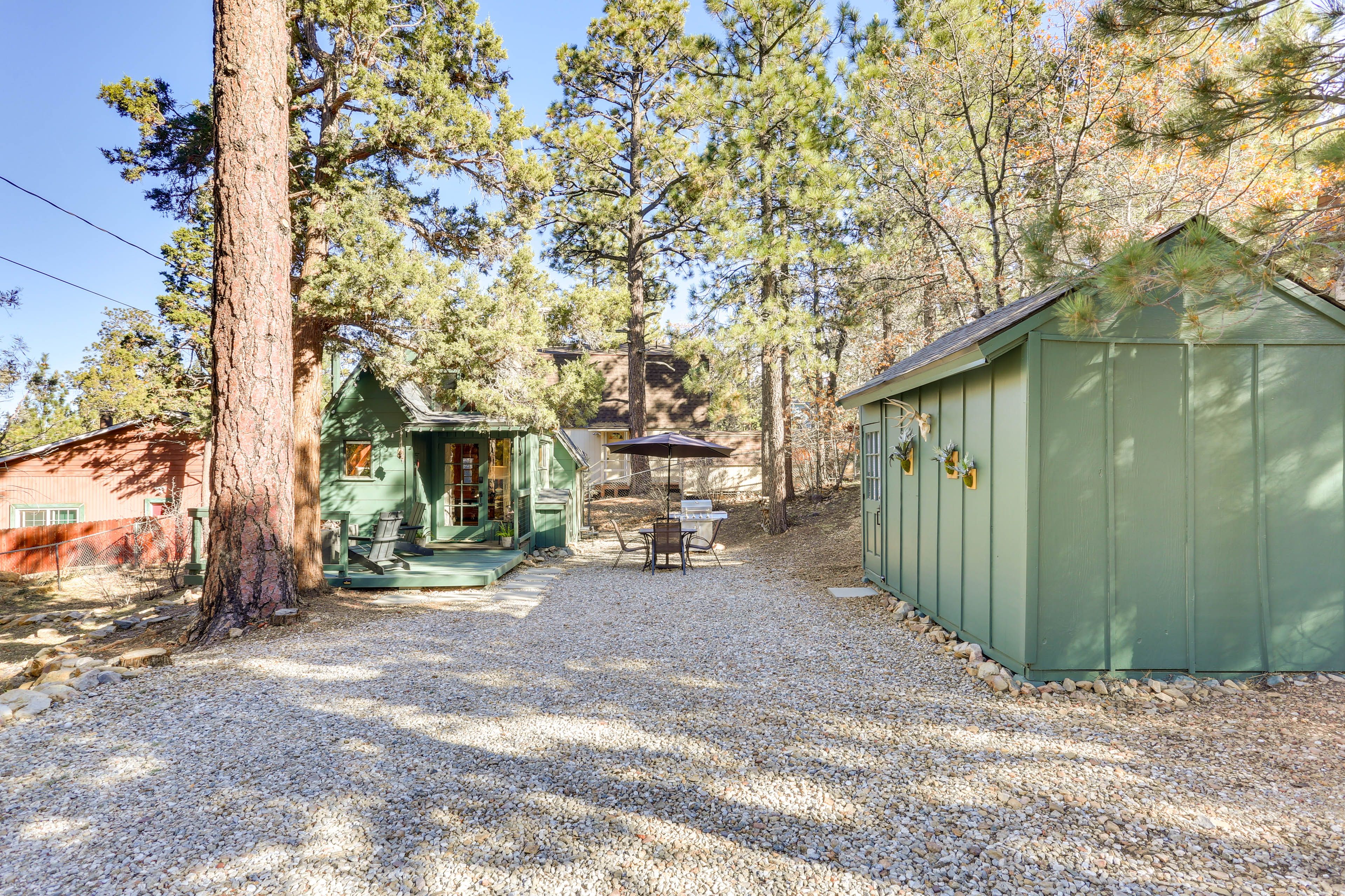 Cabin Exterior | Driveway Parking (2 Vehicles)