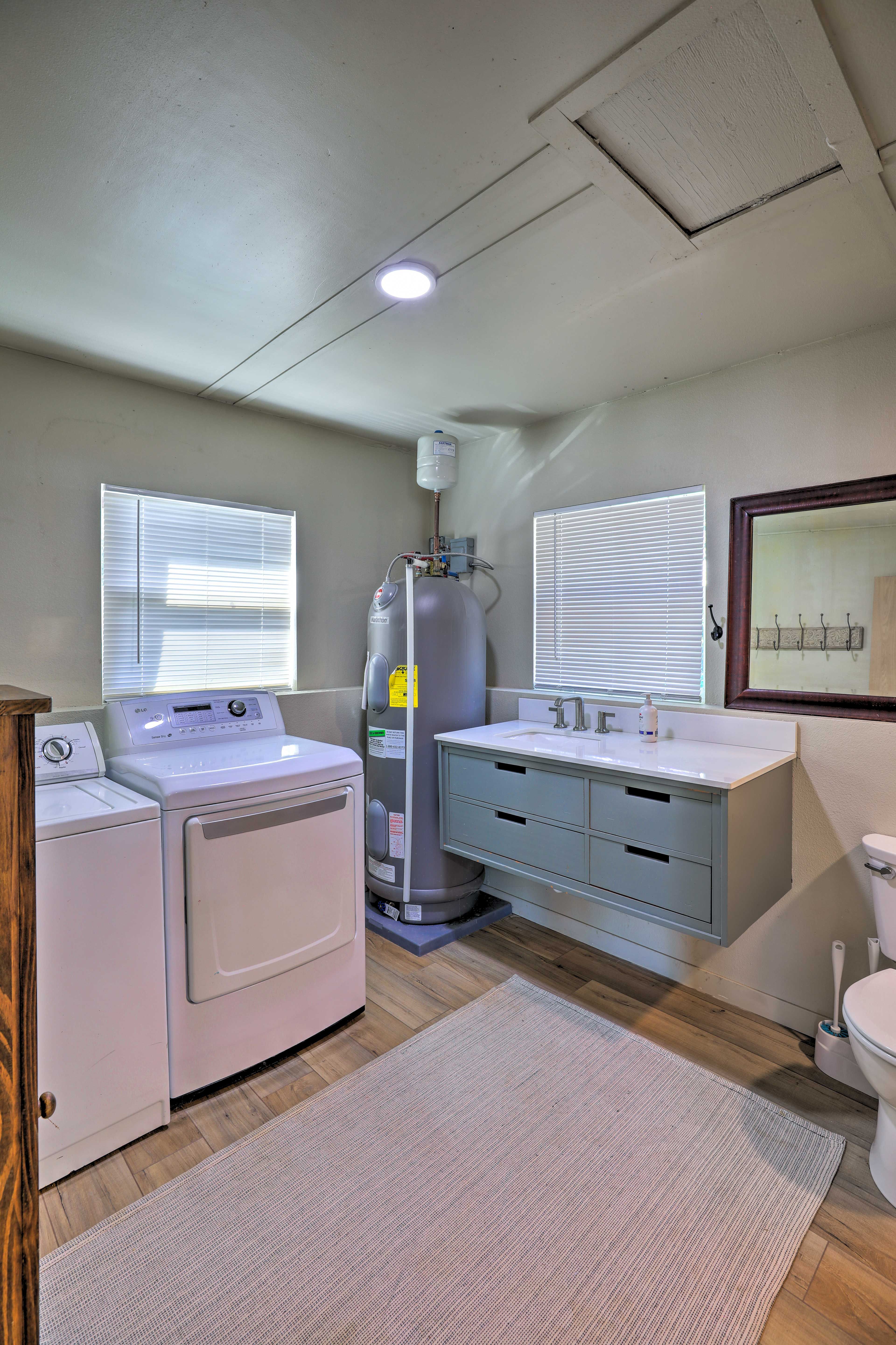 Full Bathroom | Washer & Dryer