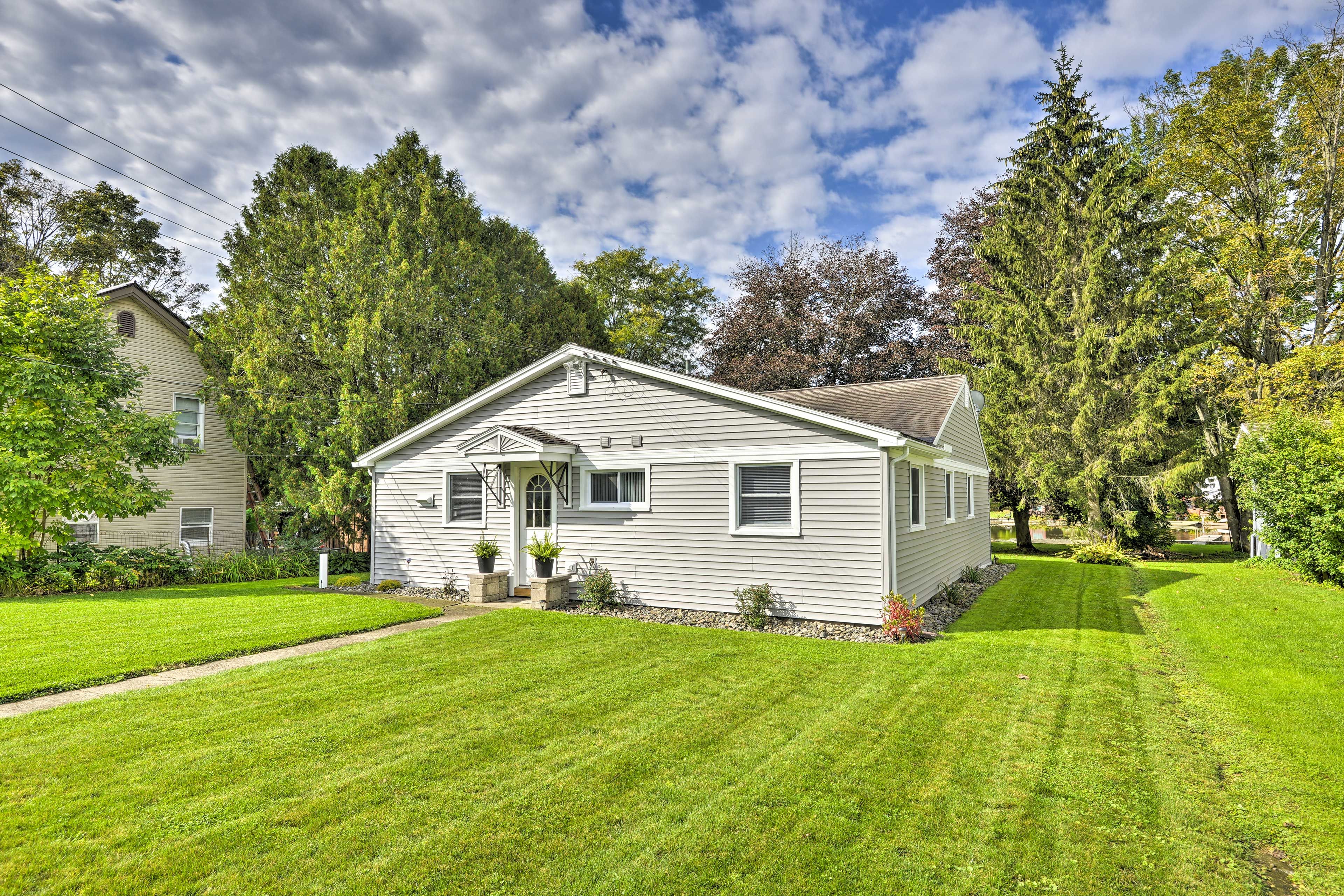 Parking | Driveway (3 Vehicles) | Trailer & RV (1 Spot) | Free Street Parking