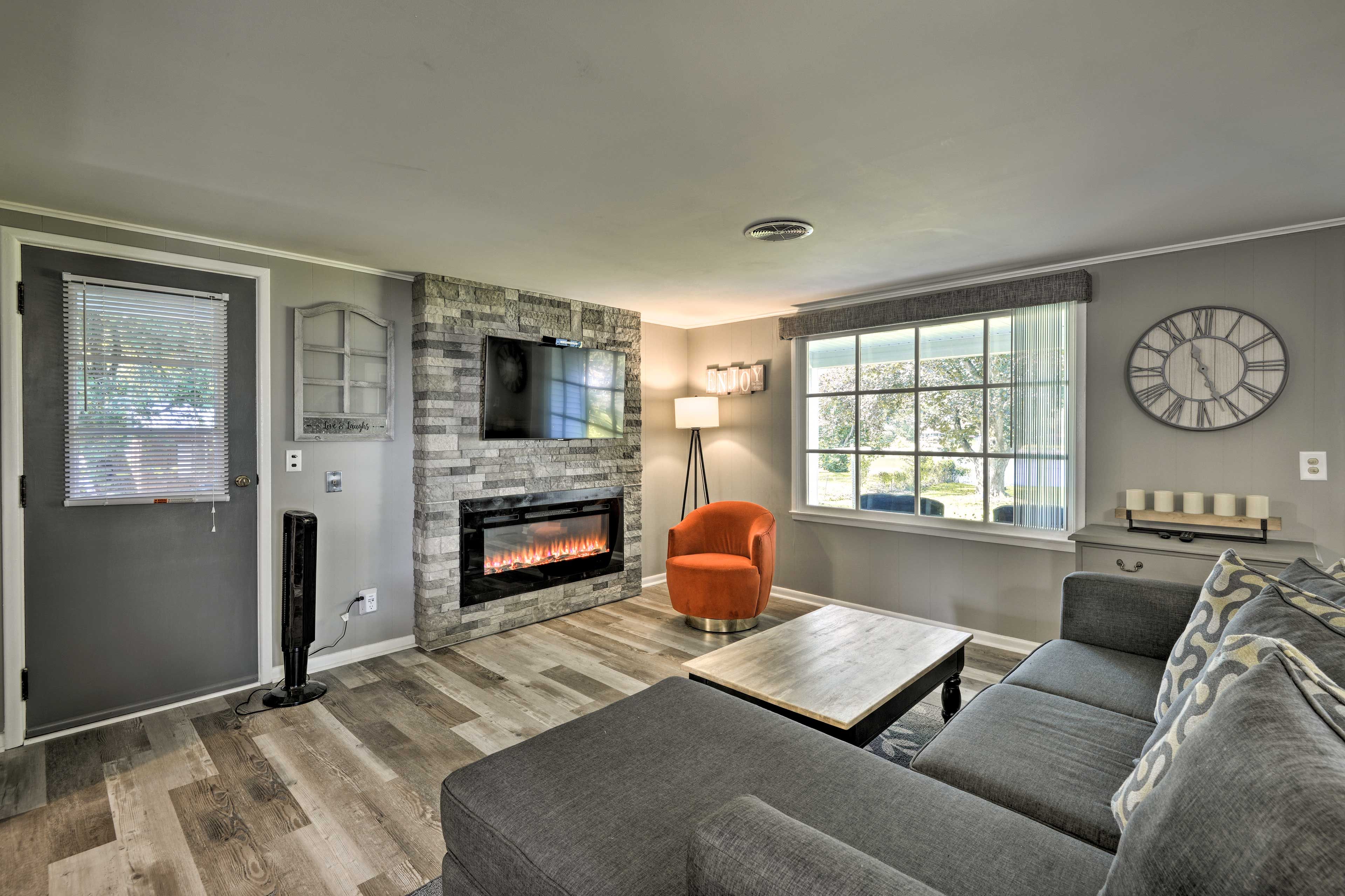 Living Room | Free WiFi | Smart TV w/ Cable