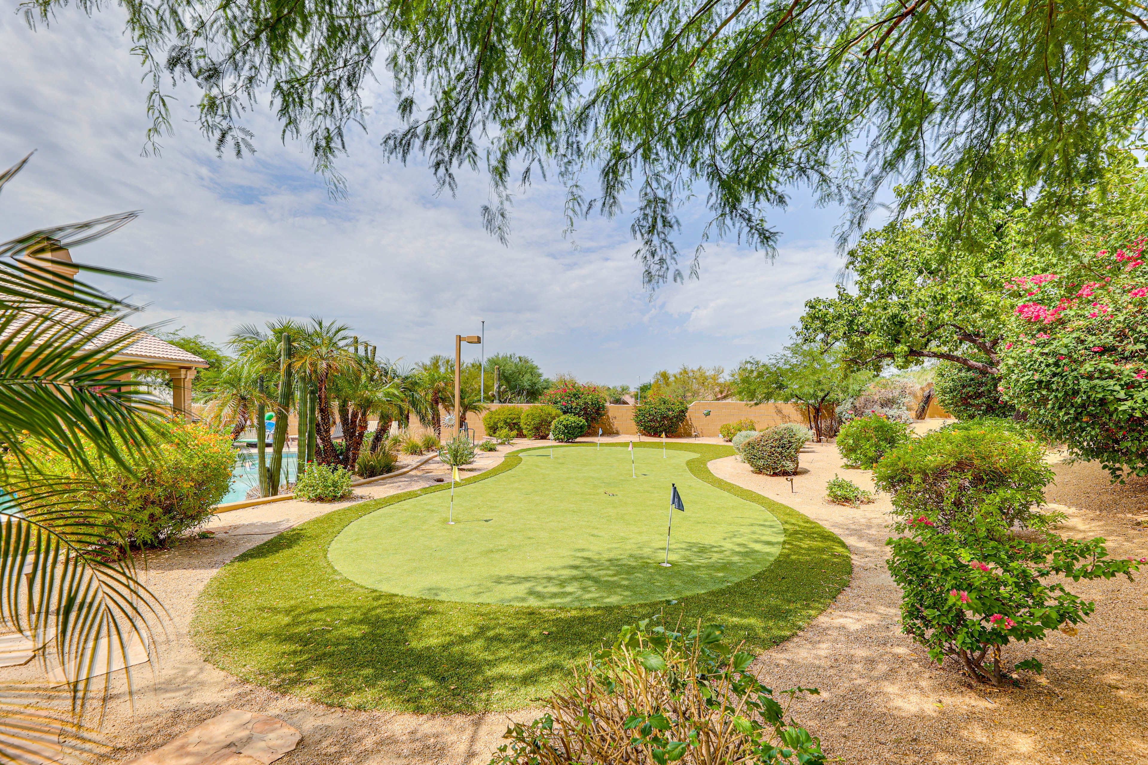 Private Backyard | Putting Green