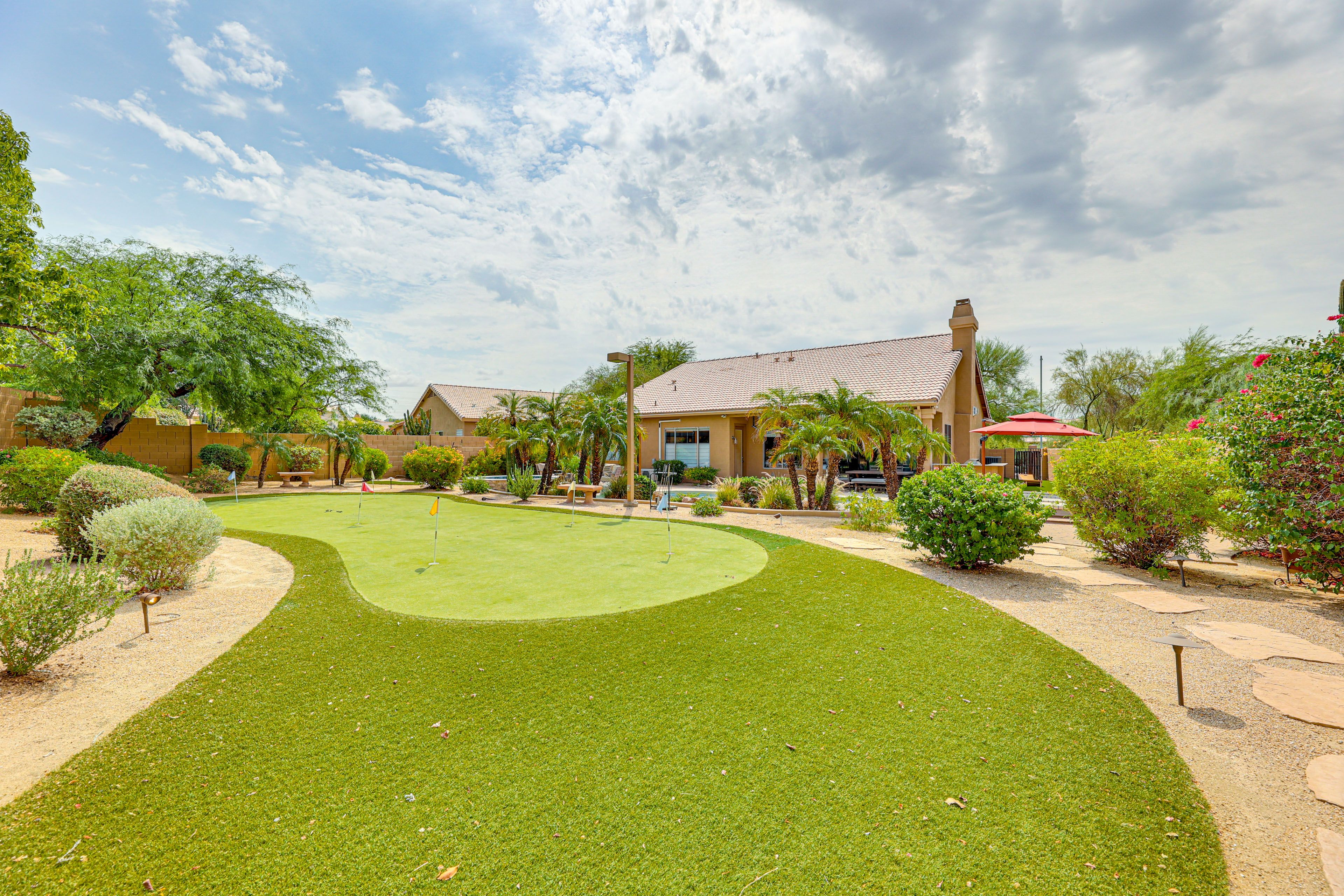 Private Backyard | Putting Green