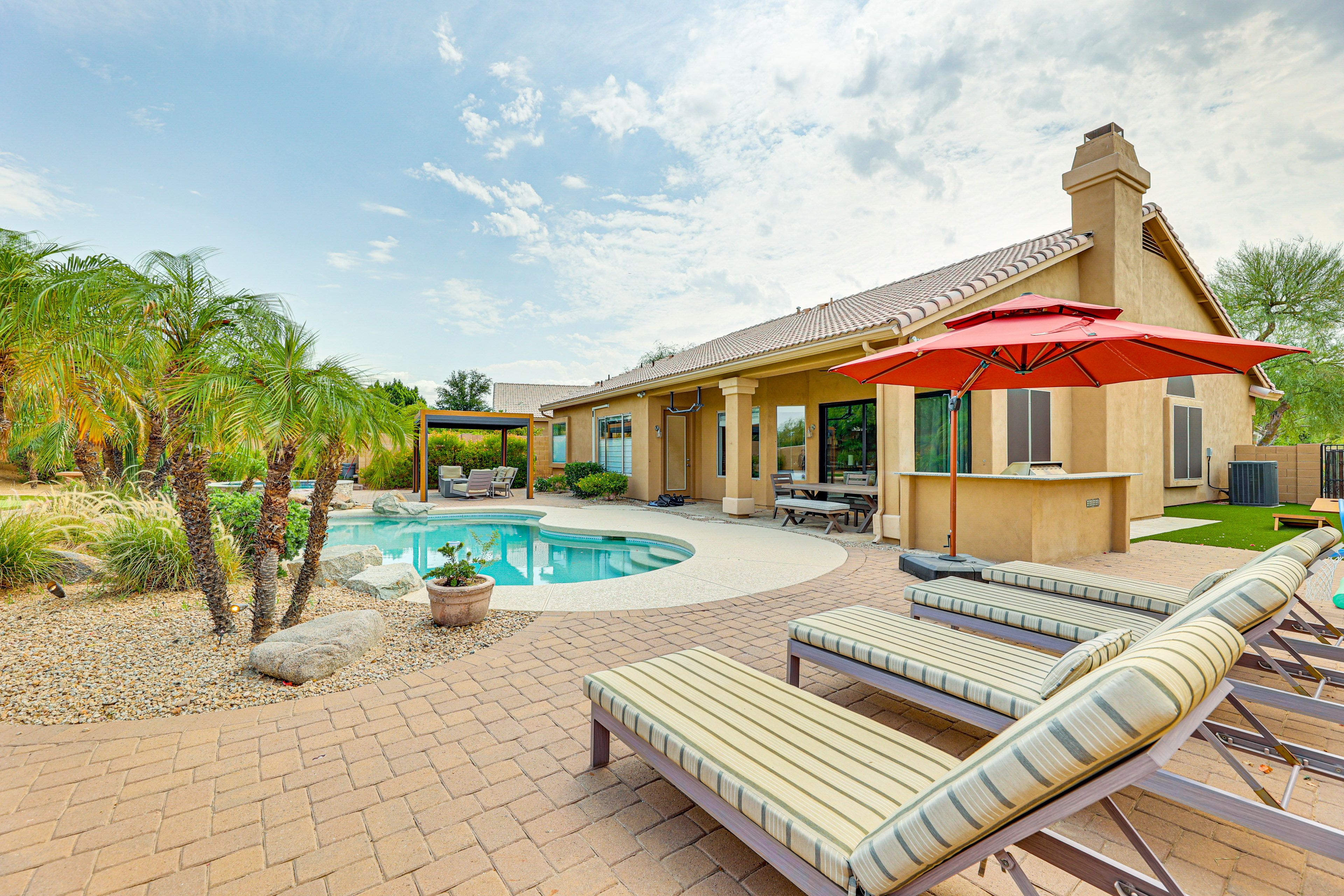 Private Patio | Heated Pool | Dining Table | Lounge Chairs