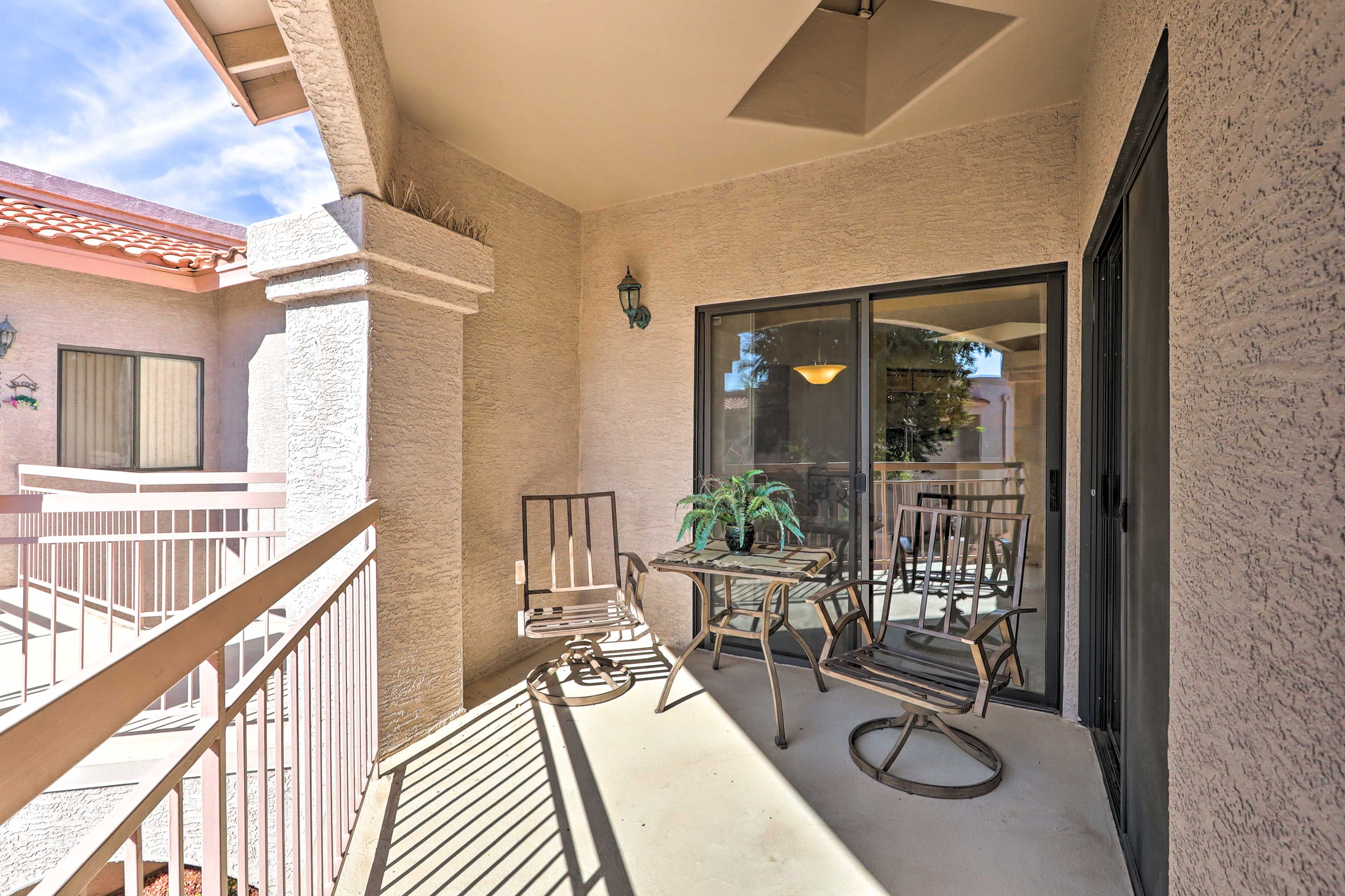 Peoria Vacation Rental | 2BR | 2BA | Stairs Required for Entry | 978 Sq Ft