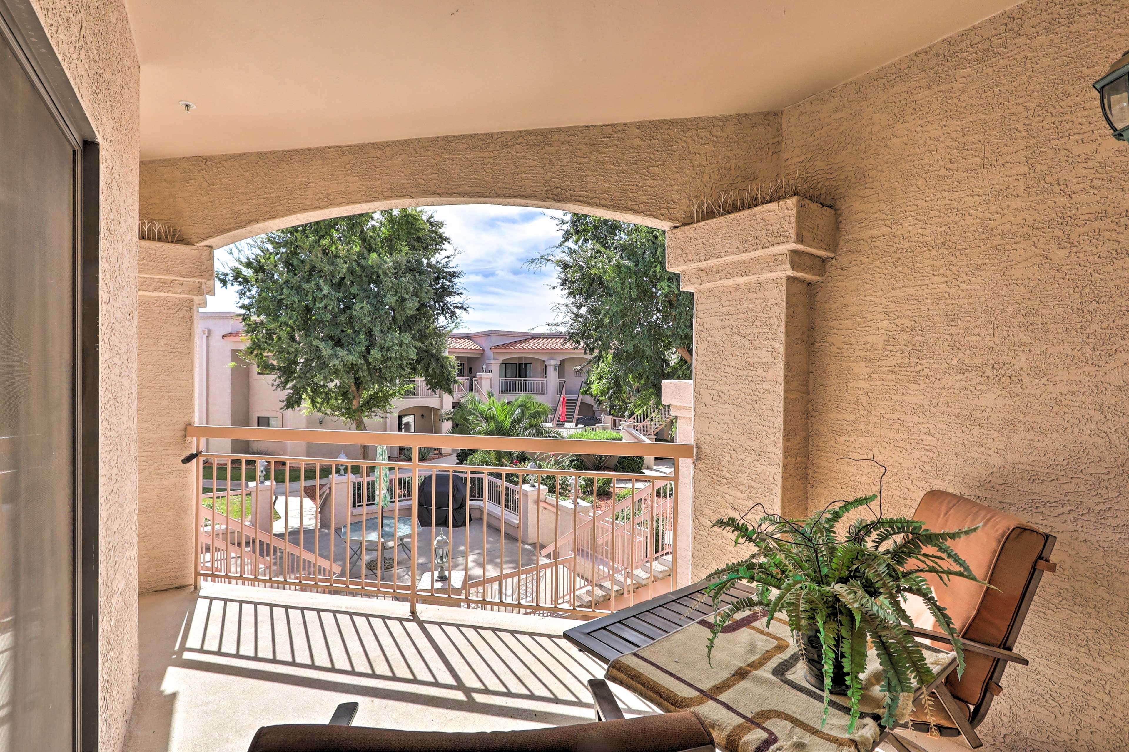 Balcony | Pet Friendly