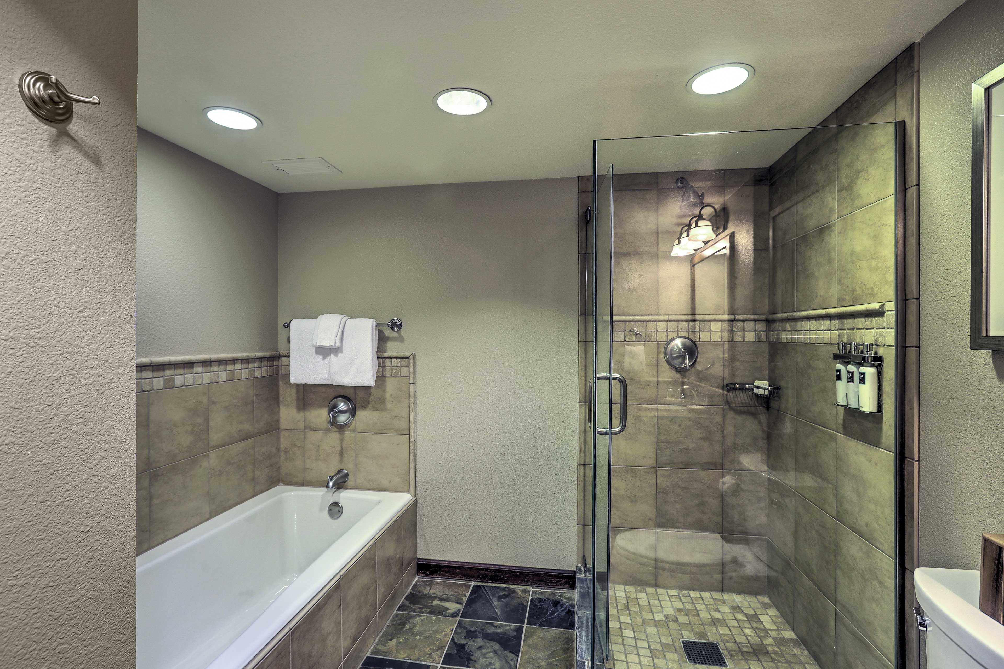 Full Bathroom | Complimentary Toiletries