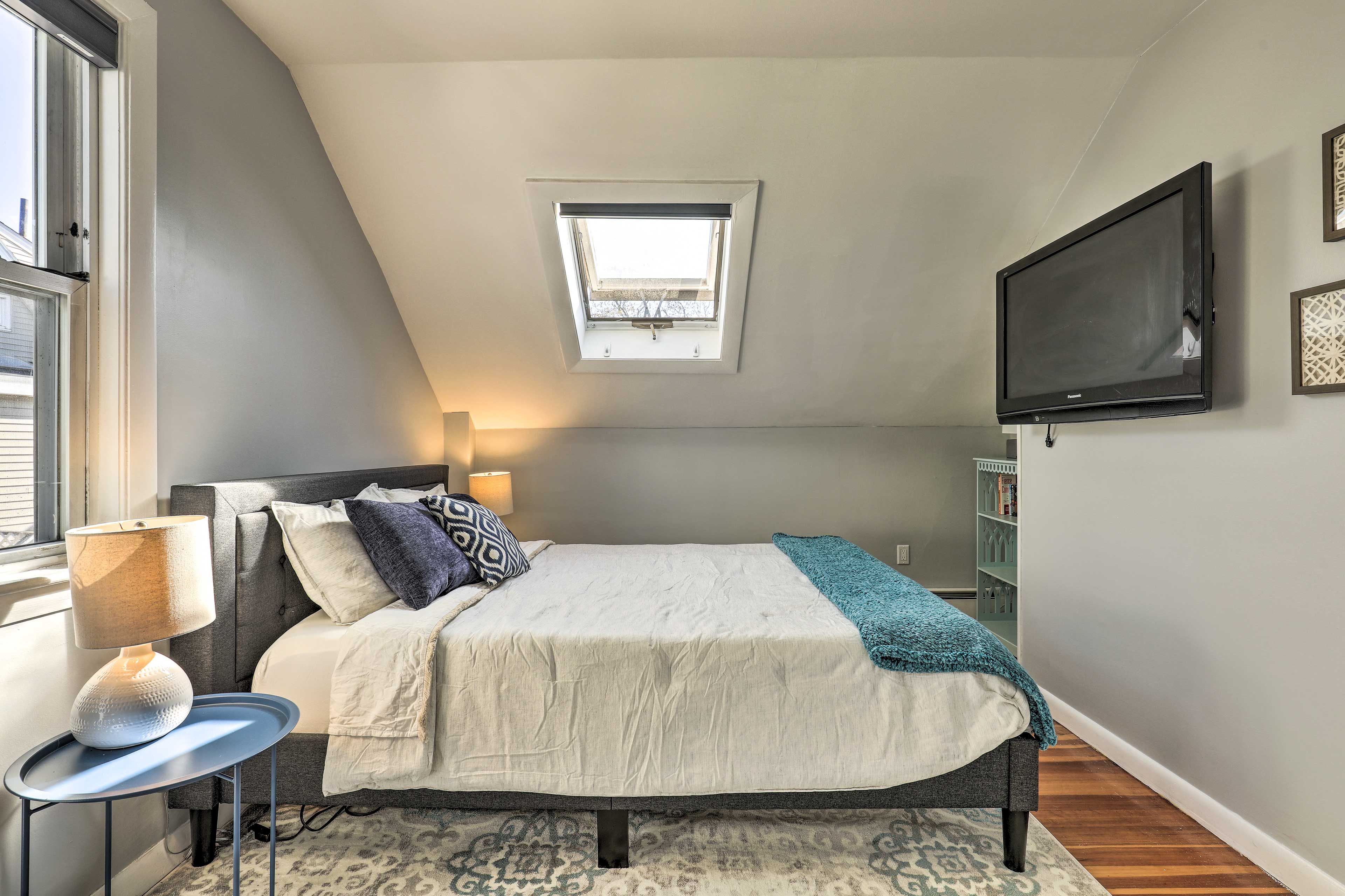 Bedroom 2 | Full Bed | Smart TV