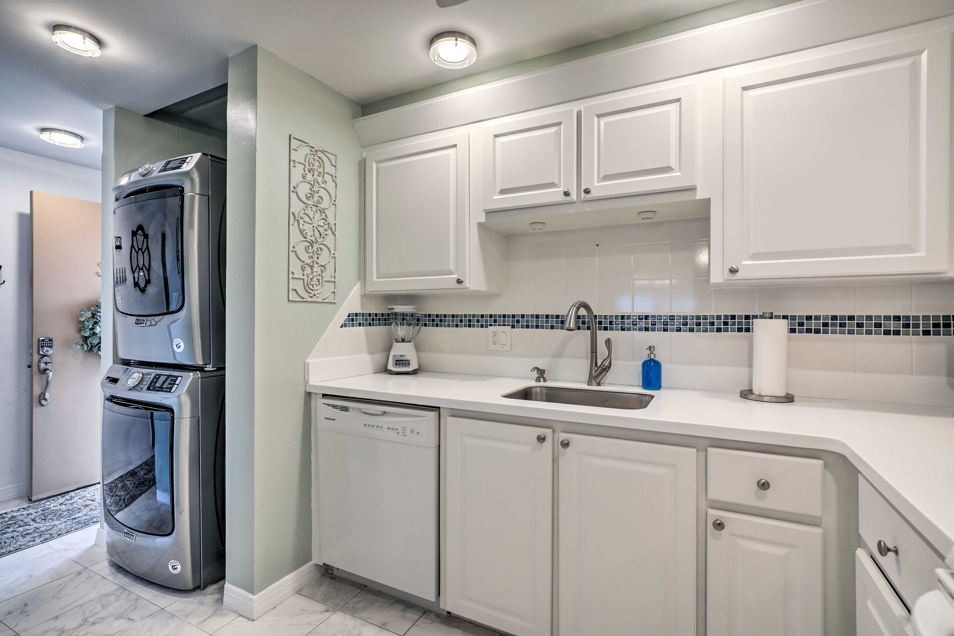 Fully Equipped Kitchen | Washer & Dryer