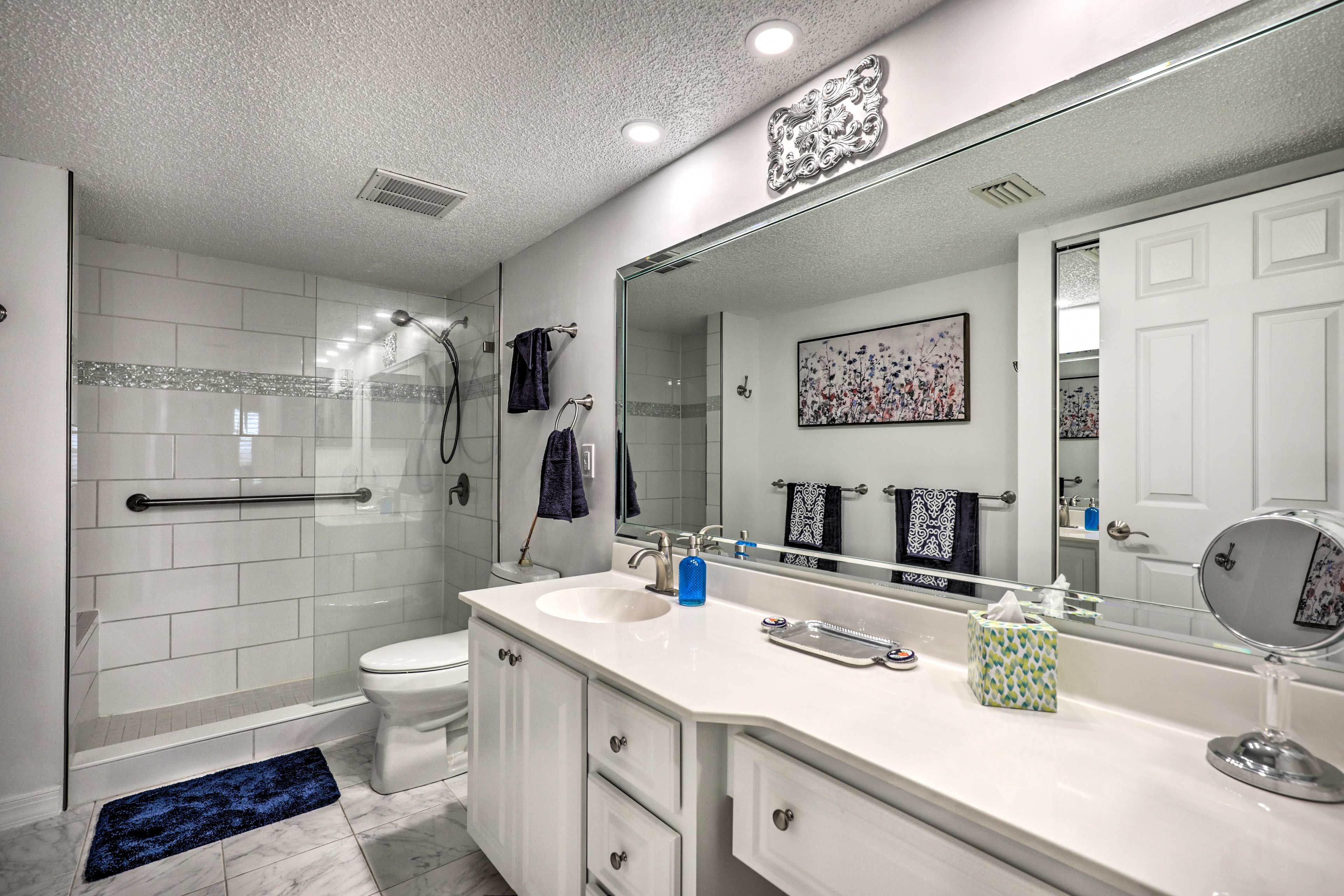 En-Suite Bathroom | Towels Provided