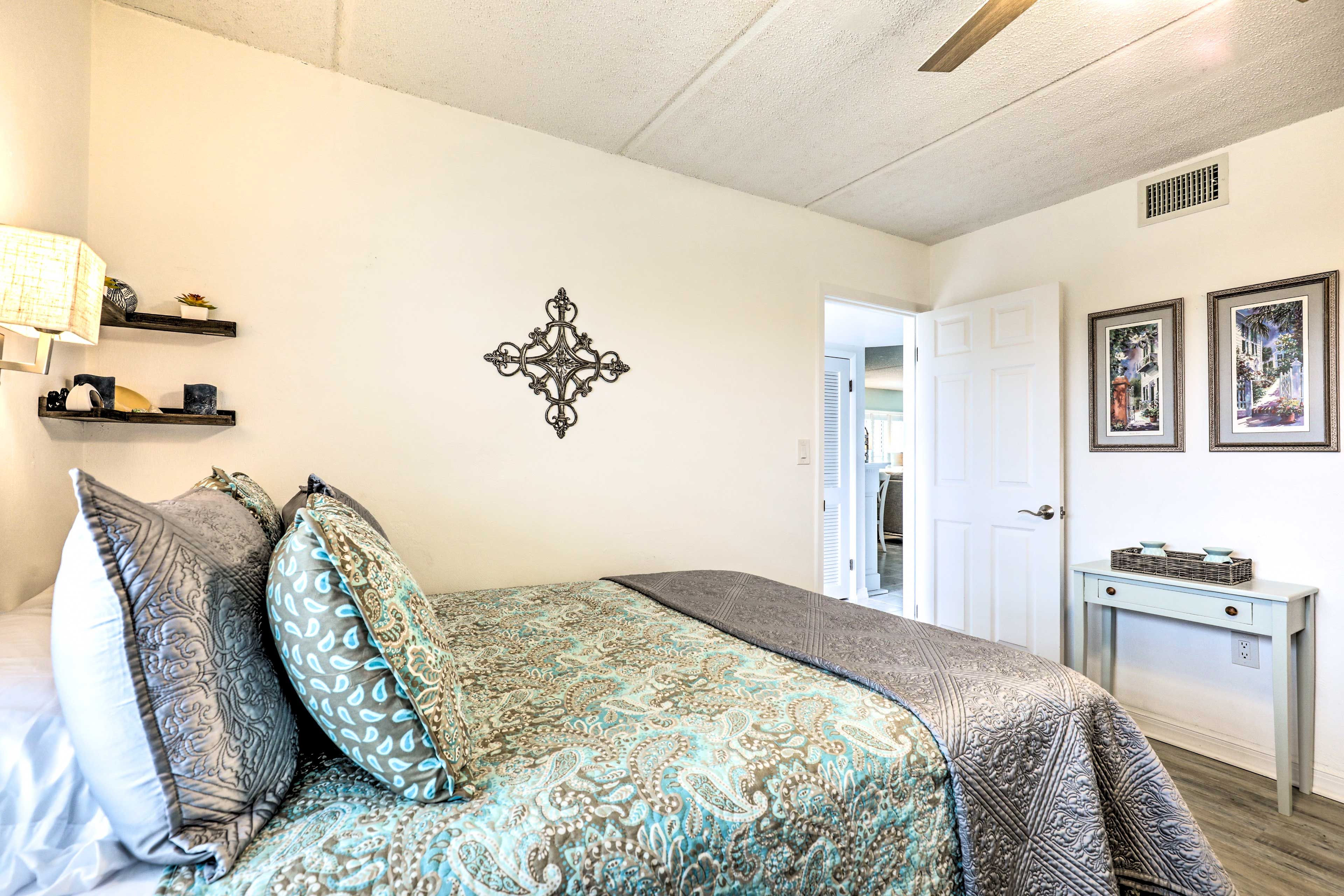 Bedroom 2 | Queen Bed