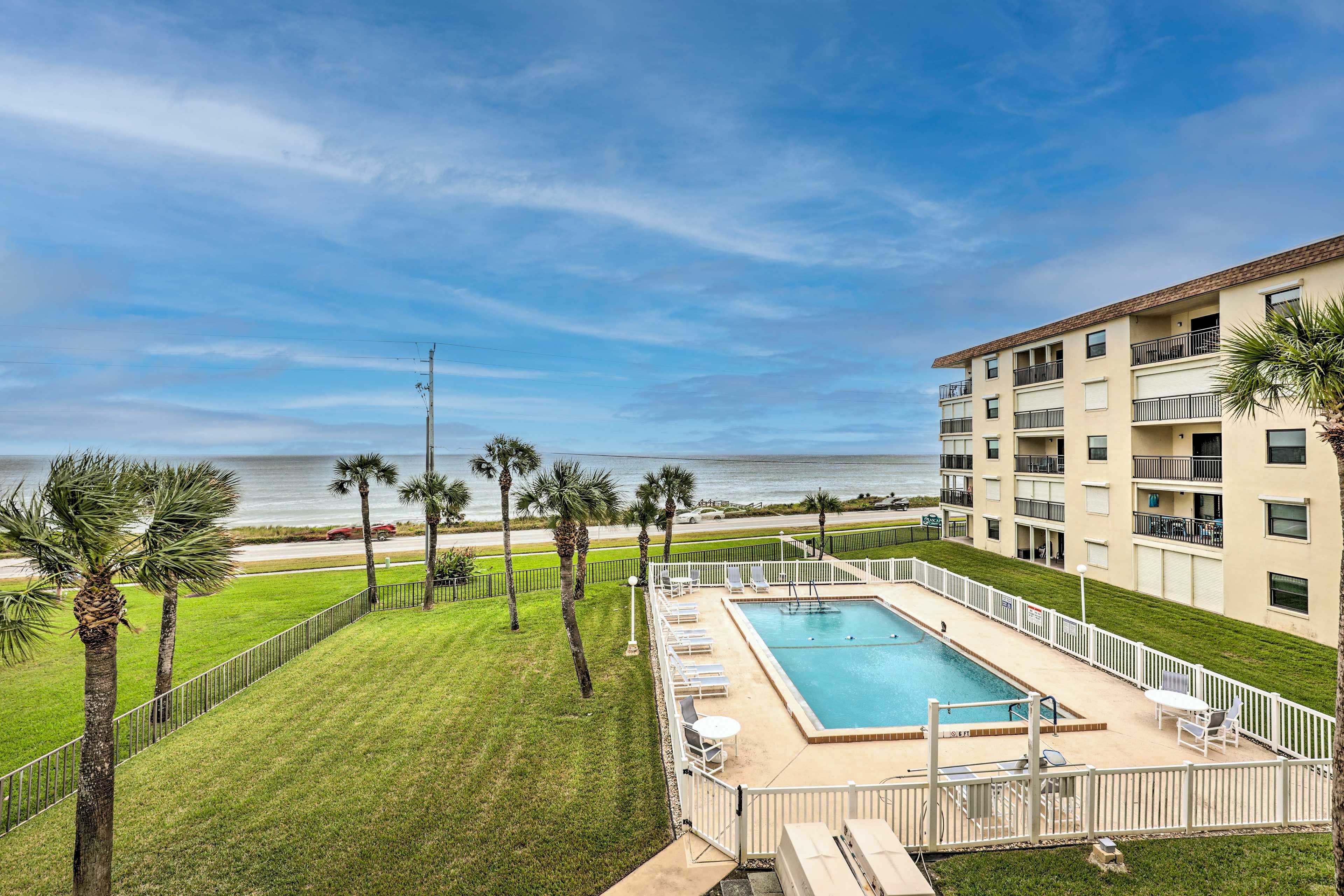 Private Balcony | Community Pool