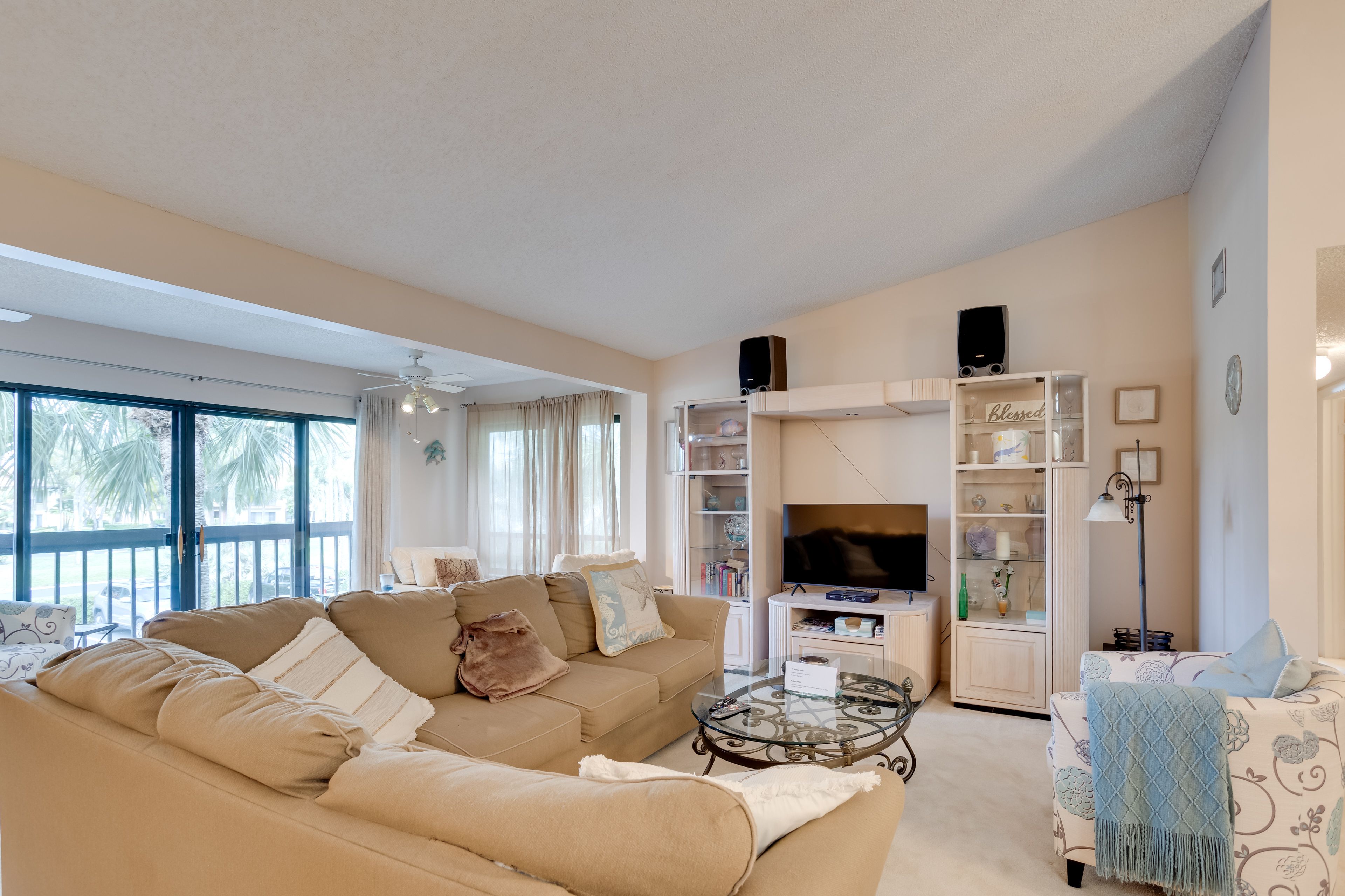 Living Room | Cable TV