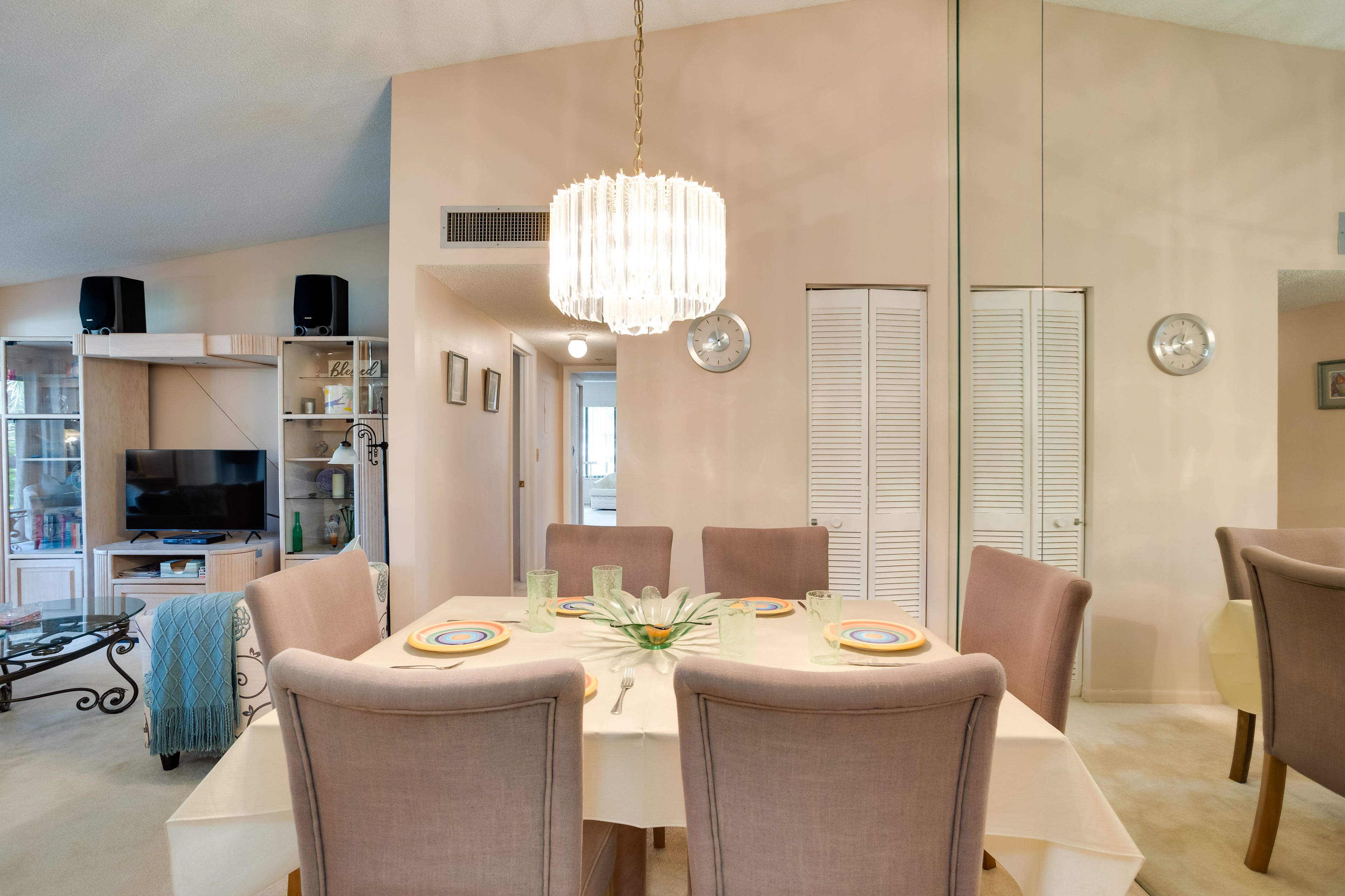 Dining Area | Dishware & Flatware Provided