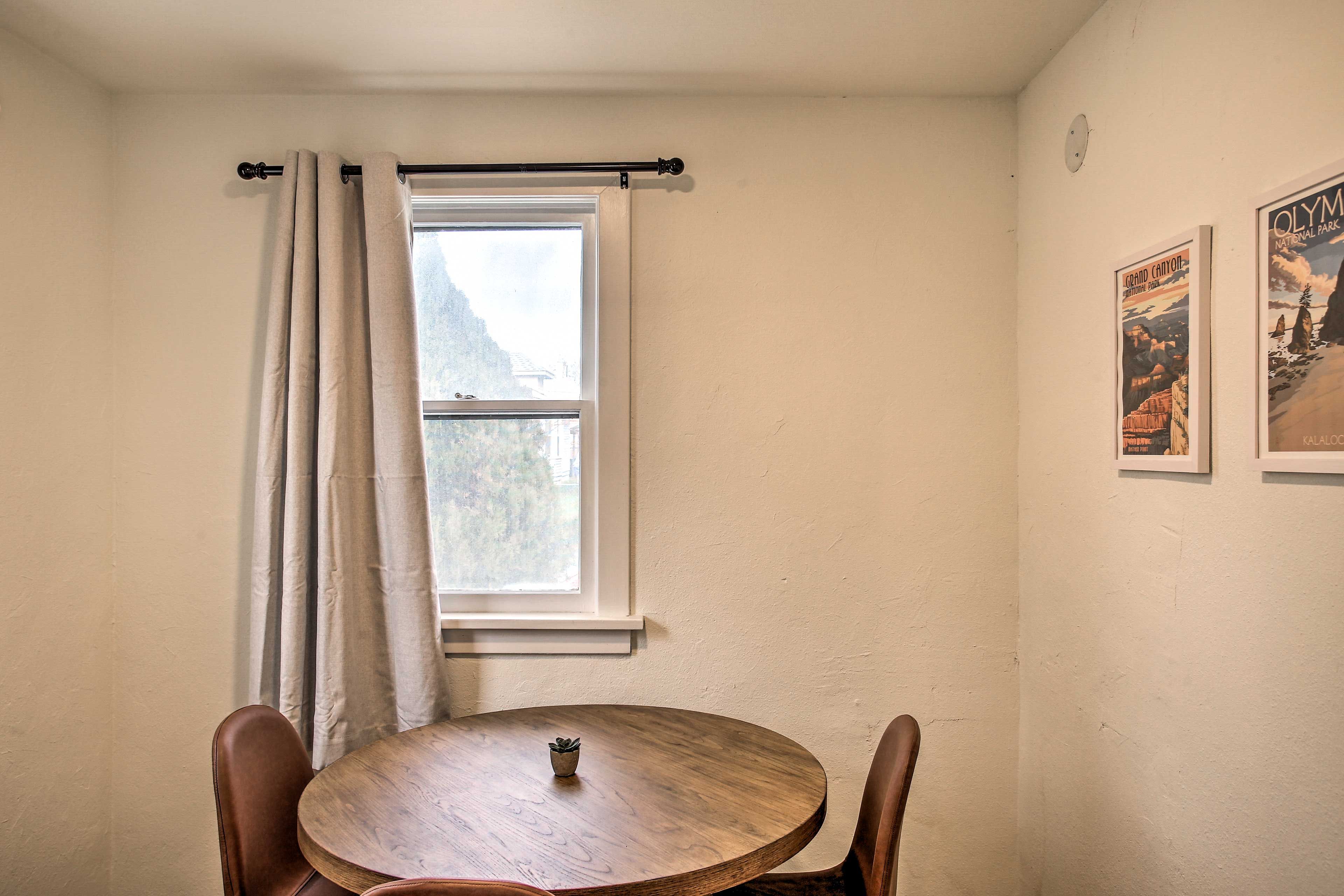 Dining Area | Dishware & Flatware Provided