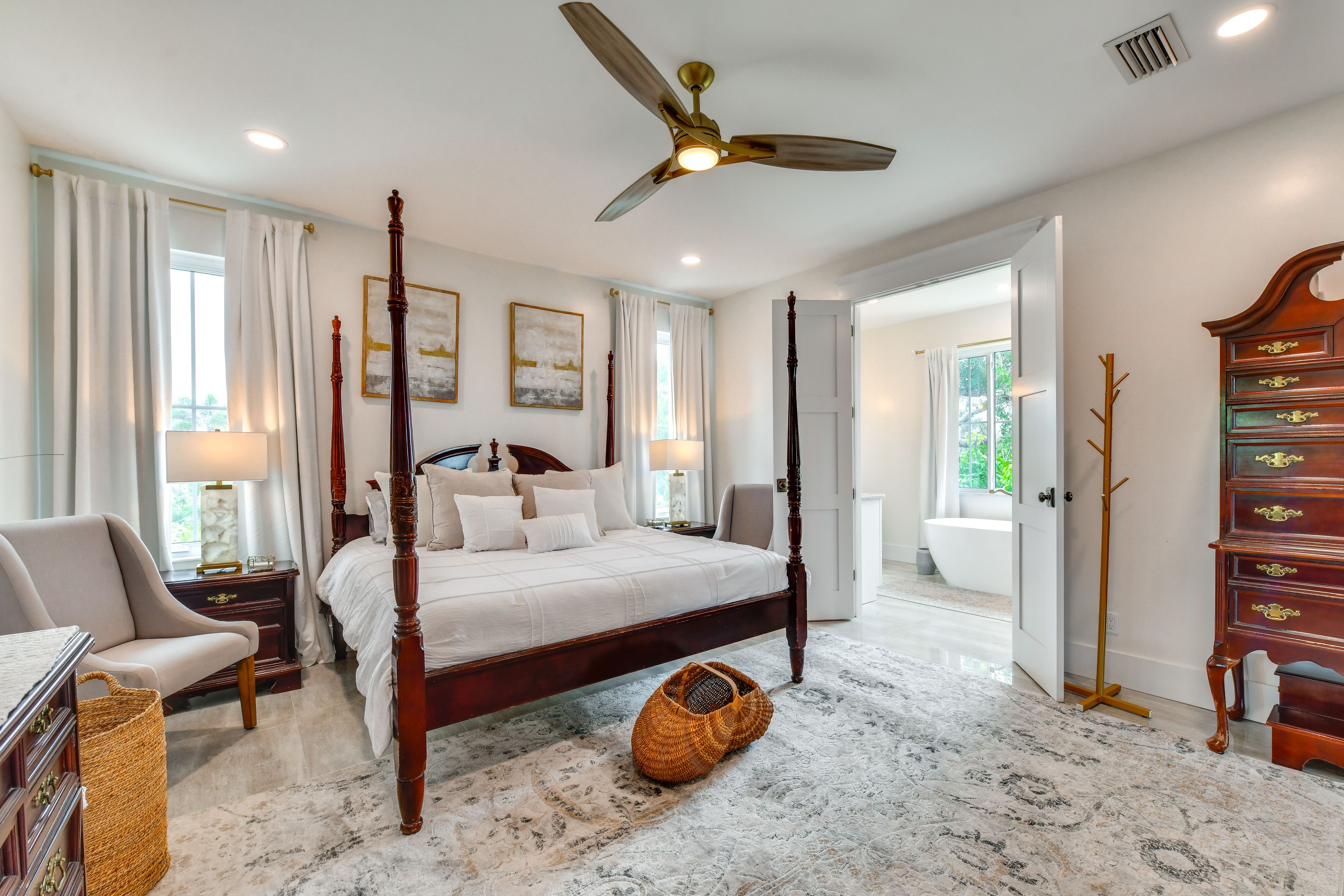 Bedroom 1 | King Bed | 1st Floor