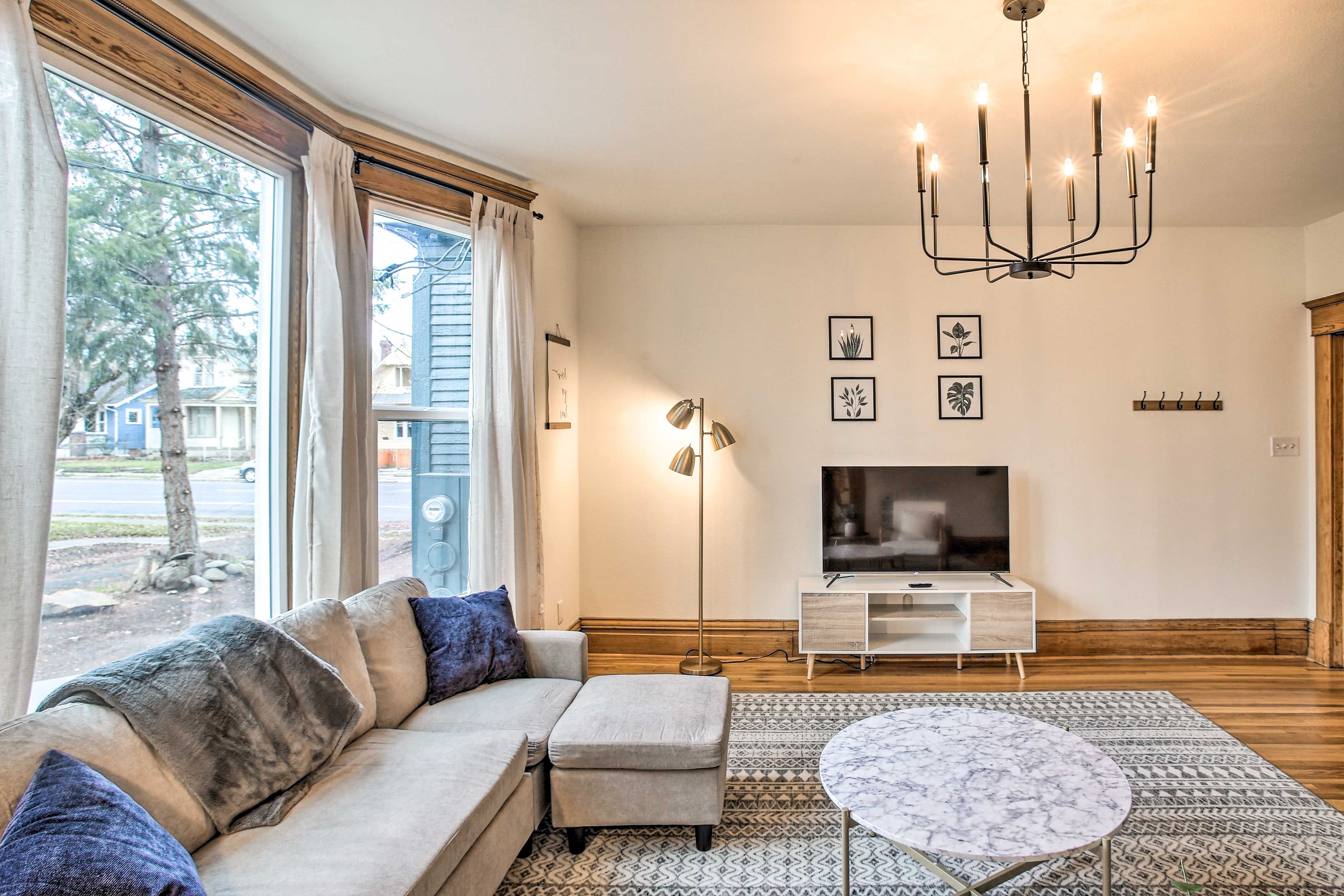 Living Room | Modern-Chic Decor