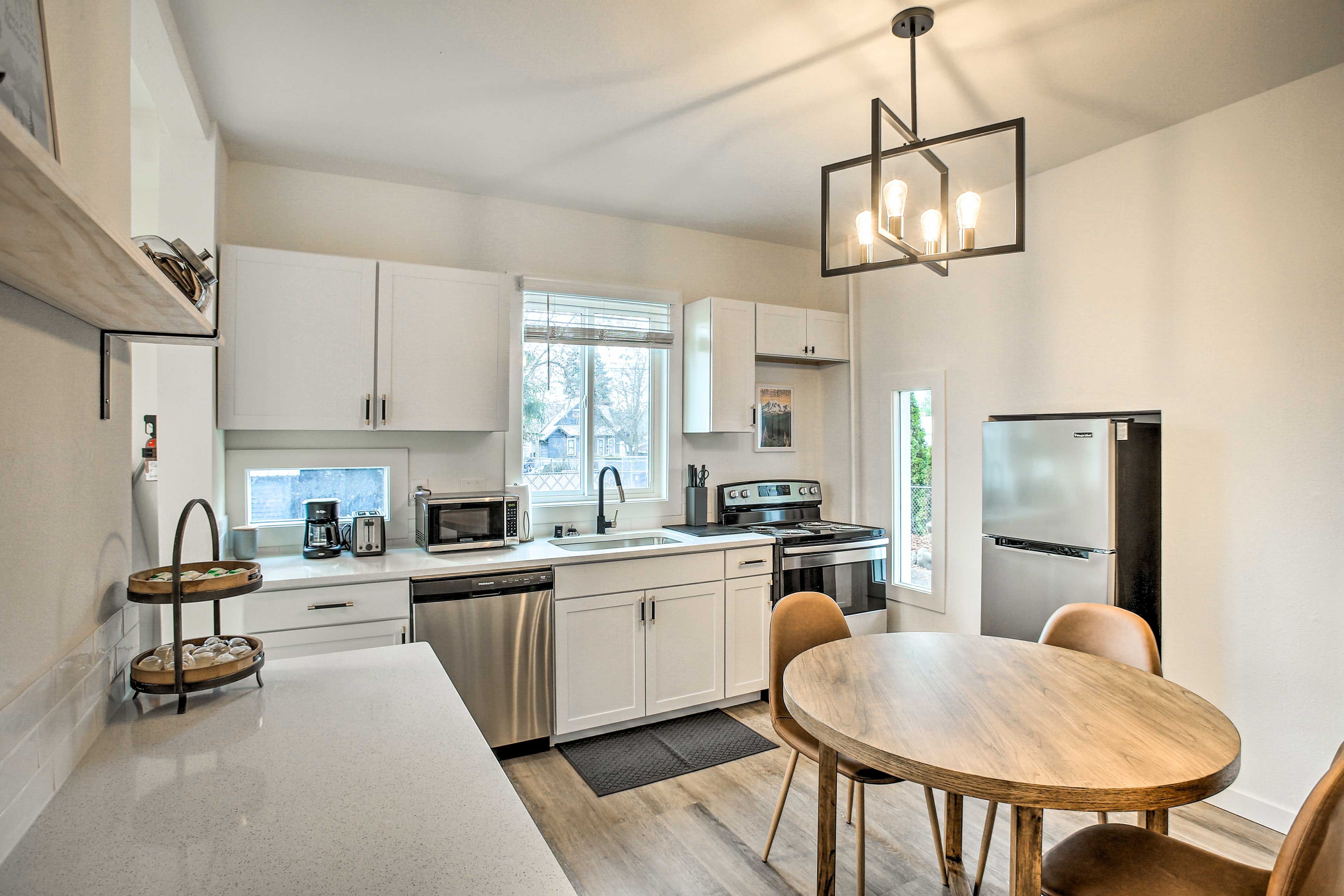Kitchen | Dining Table | Dishware & Flatware Provided