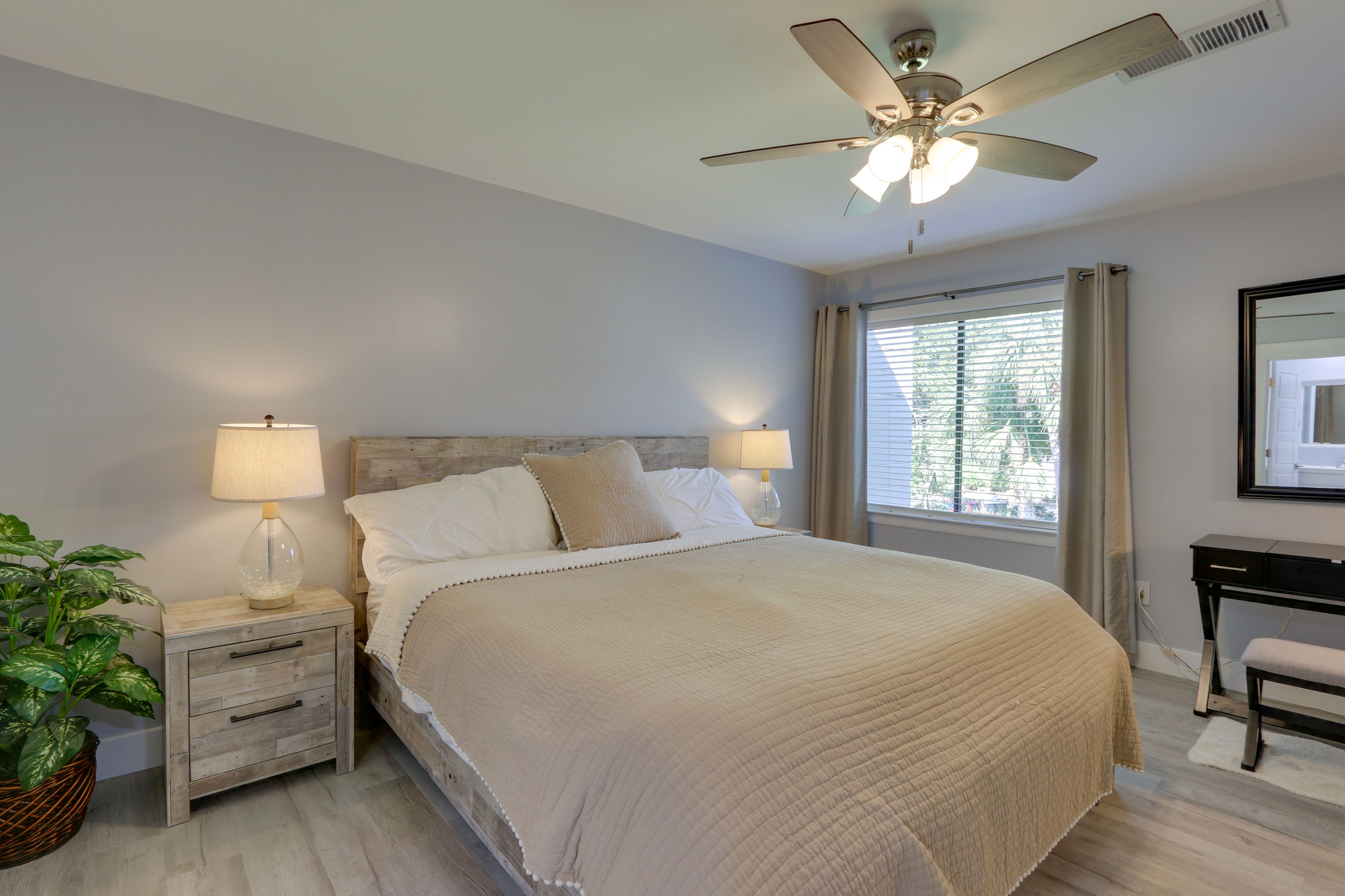 Bedroom 1 | King Bed | Smart TV | Linens Provided