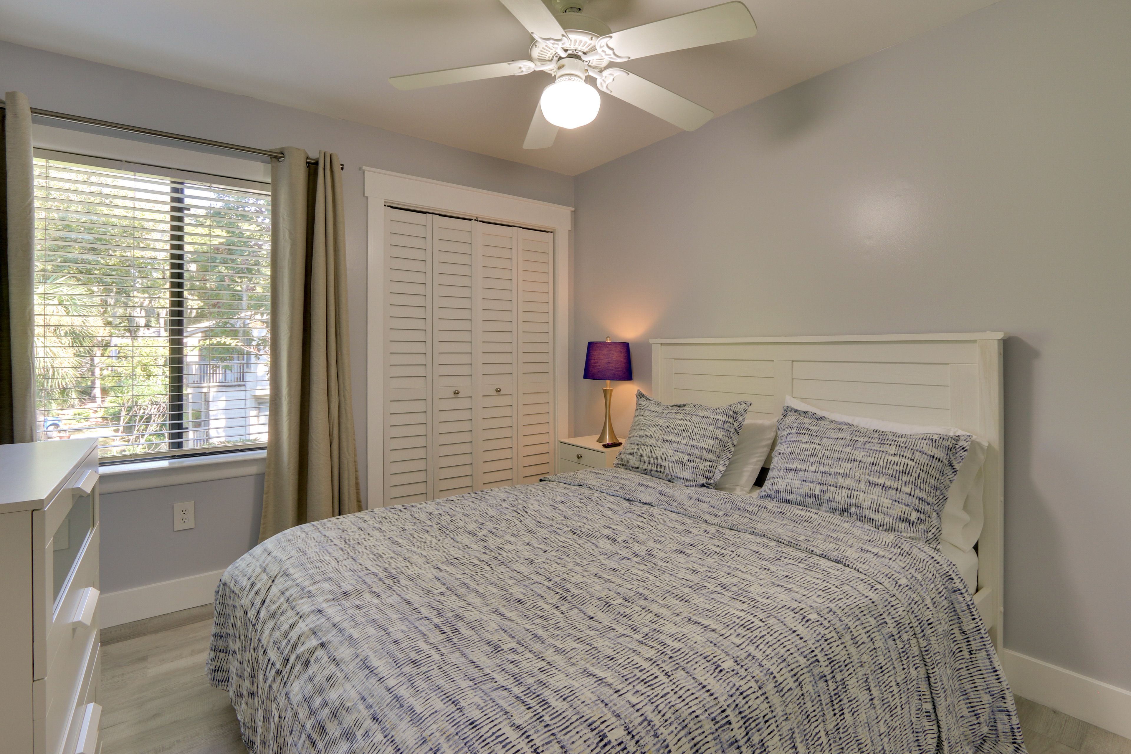 Bedroom 2 | Queen Bed | Smart TV