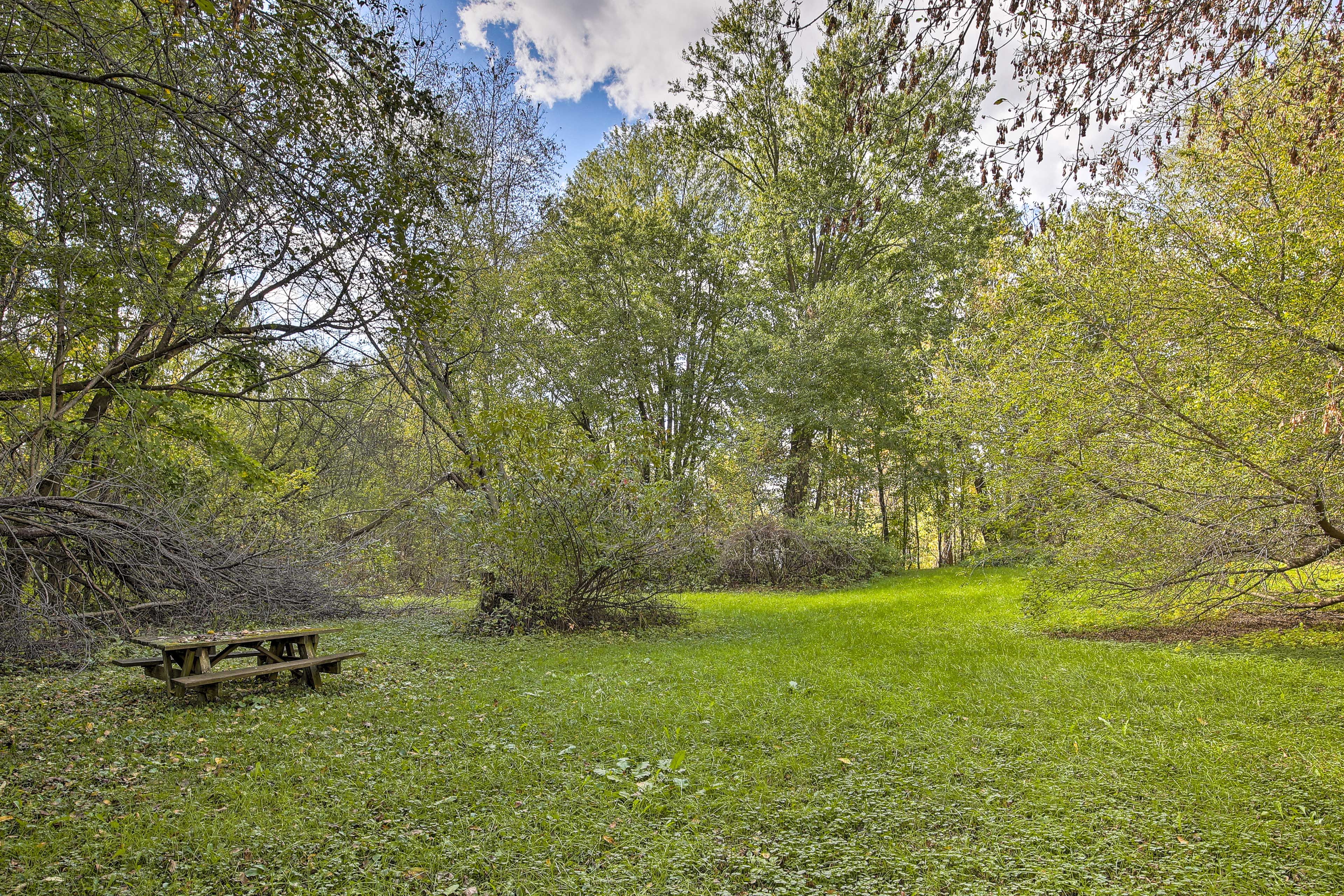 Exterior | Community Grounds w/ Picnic Tables | Lake Access