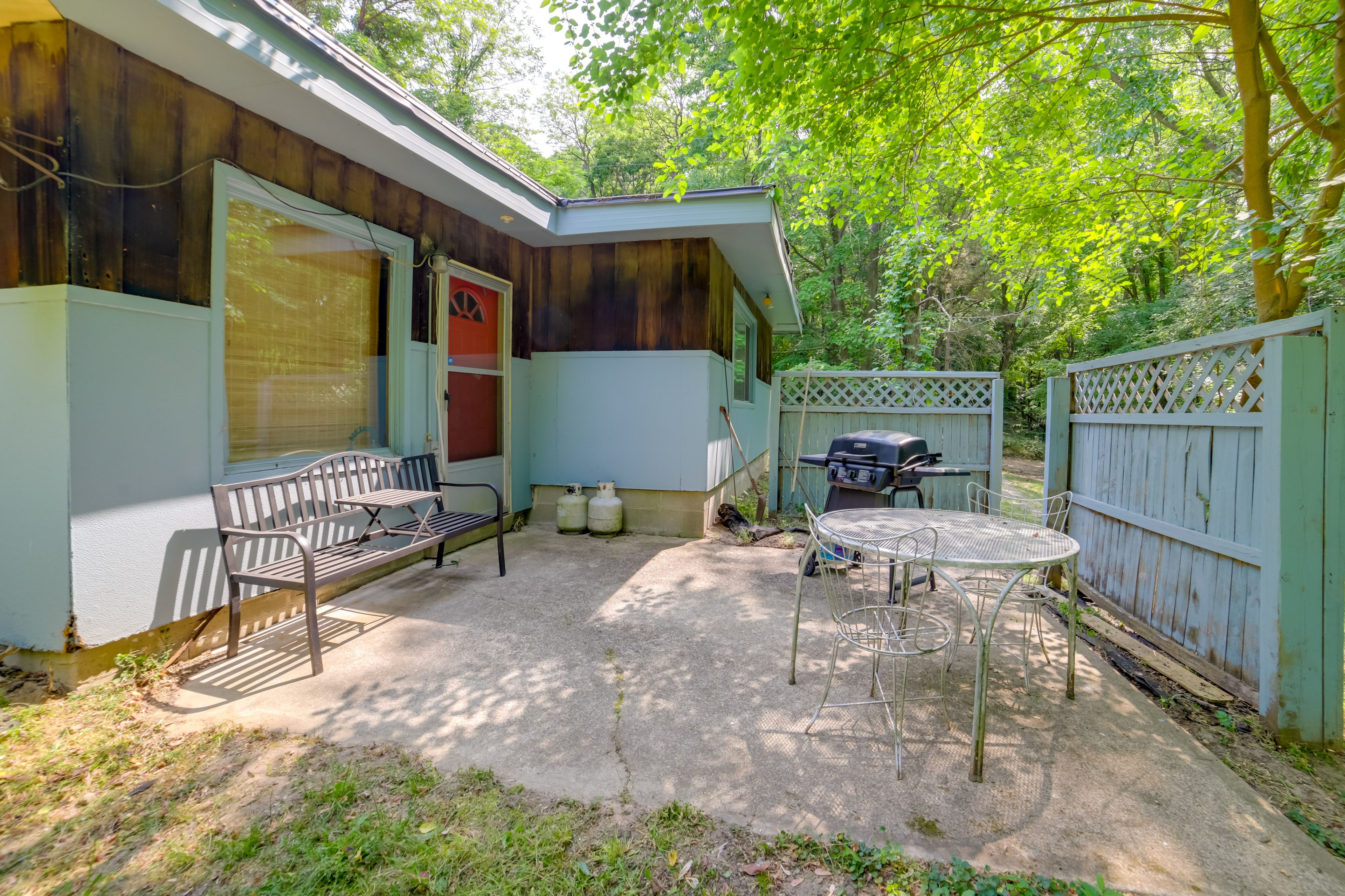 Patio | Outdoor Dining Area | Fire Pit | Charcoal Grill