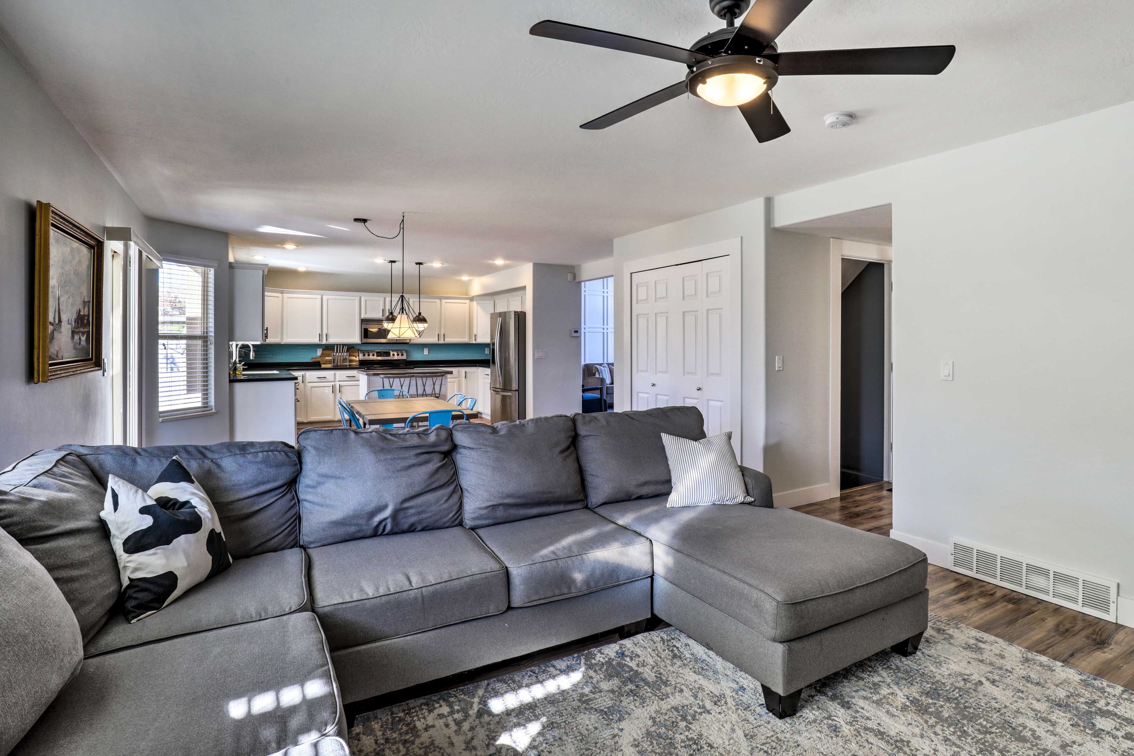 Living Room | Main Floor | Central A/C & Heat | Cable TV