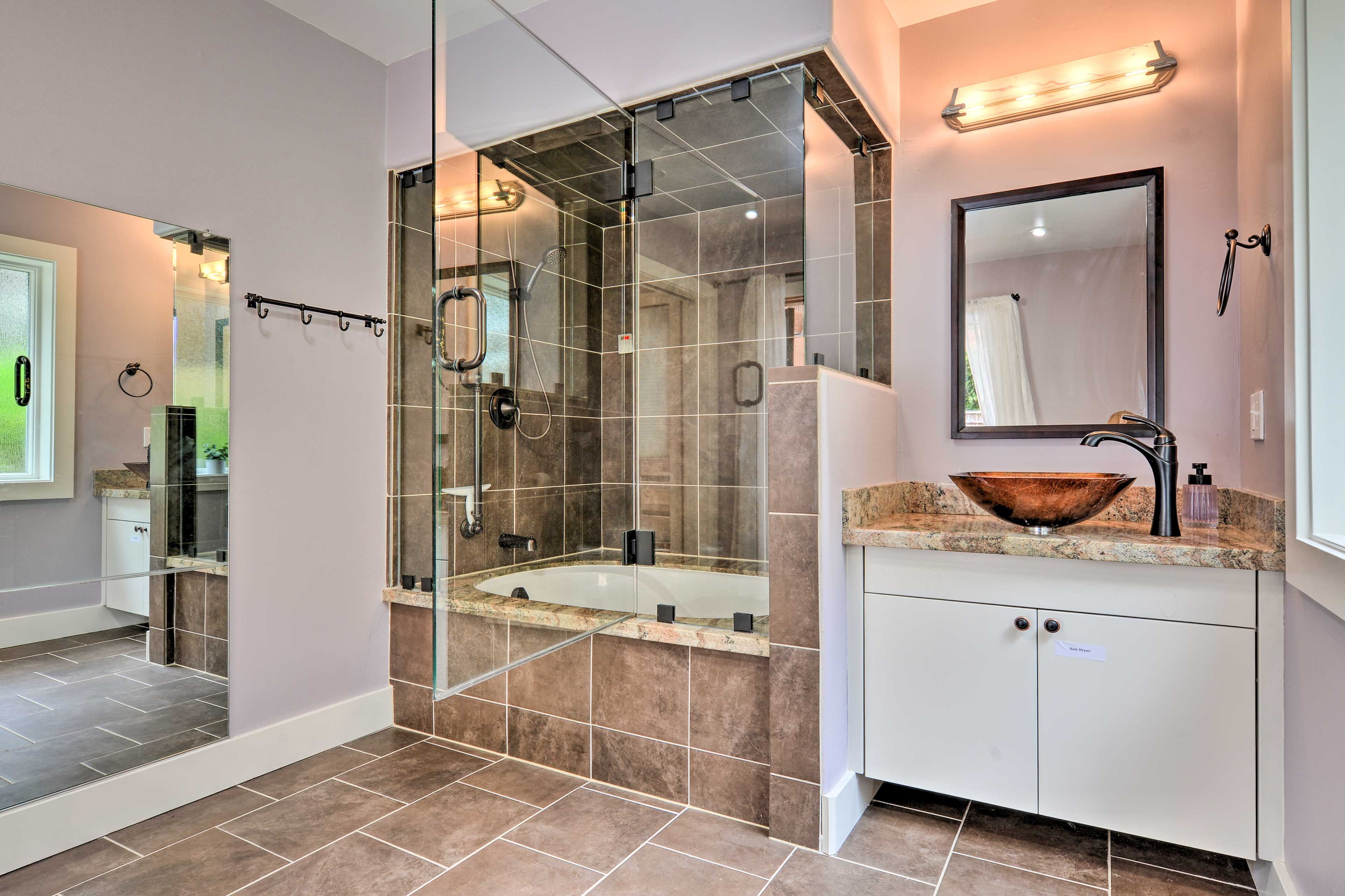 En-Suite Bathroom | Towels Provided