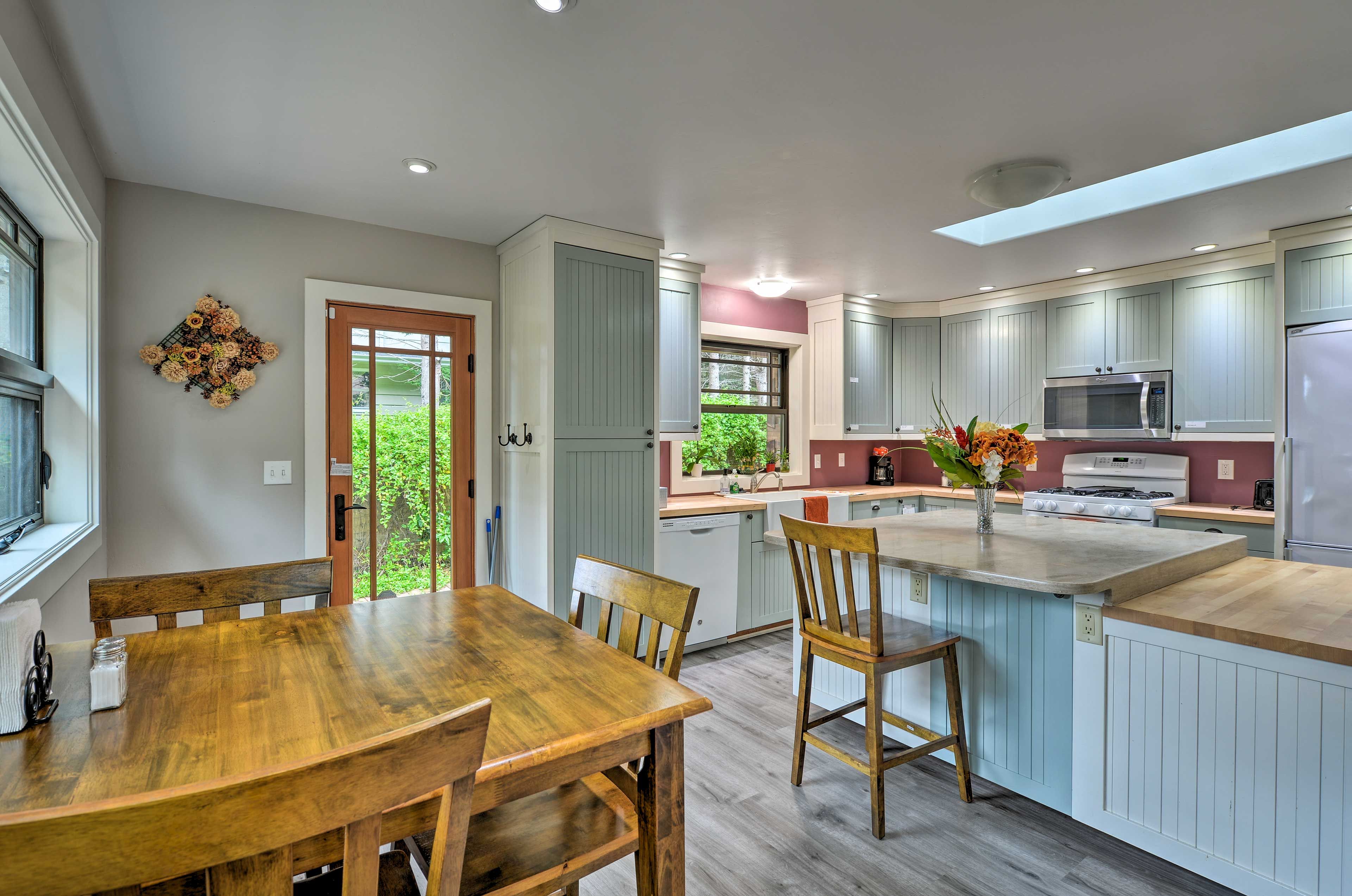 Kitchen | Dishware & Flatware Provided