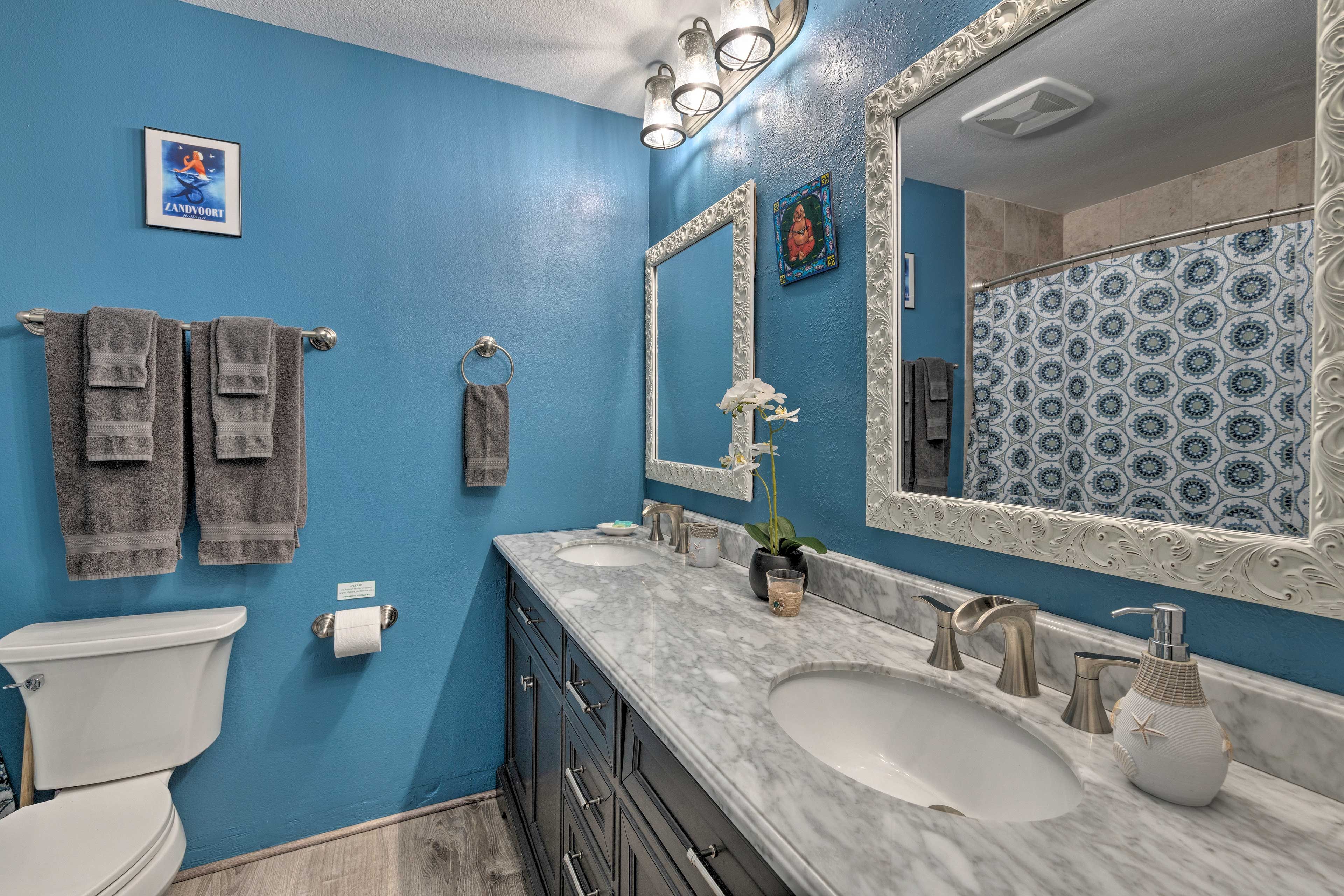 Full Bathroom | Hair Dryer | 2nd Floor