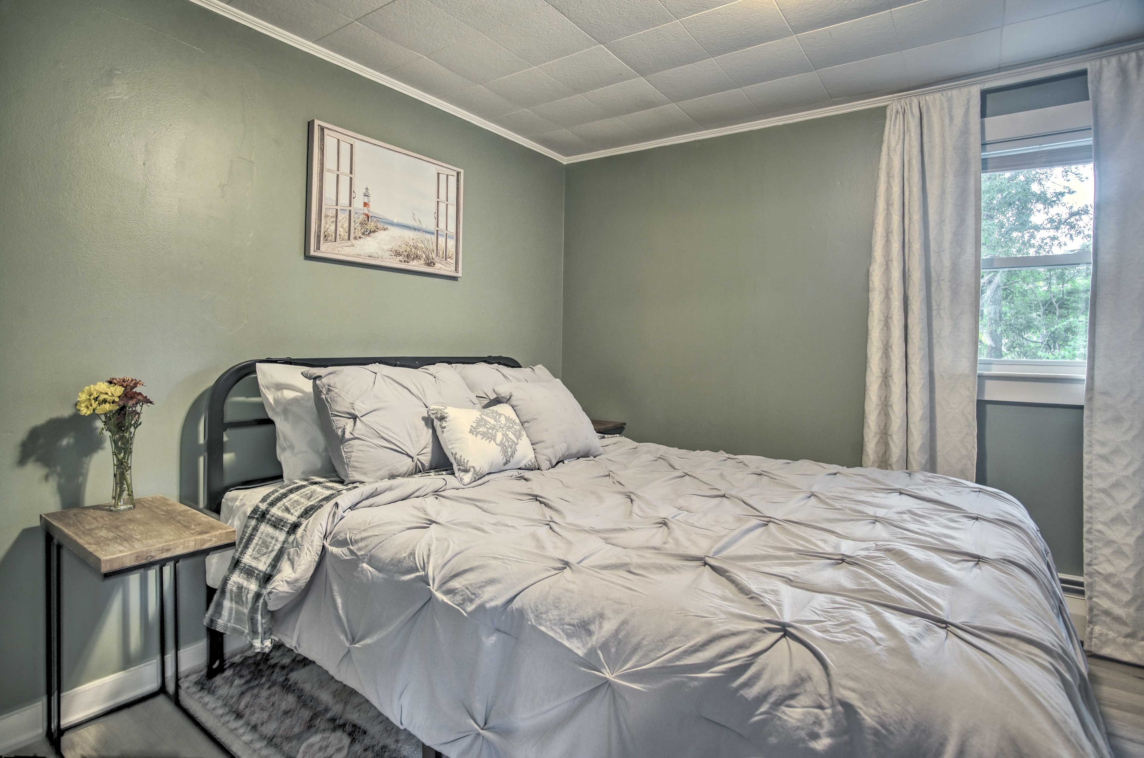 Bedroom 1 | Queen Bed | Linens Provided