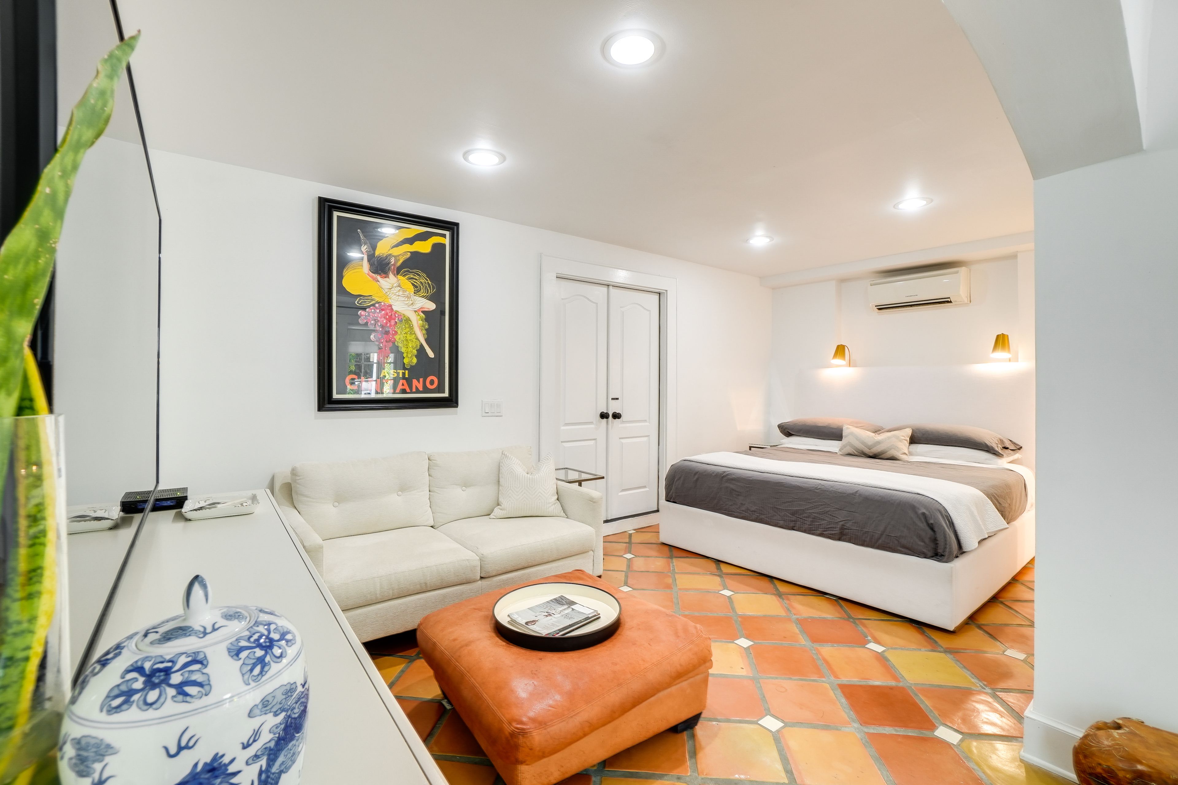 Living Area | Smart TV