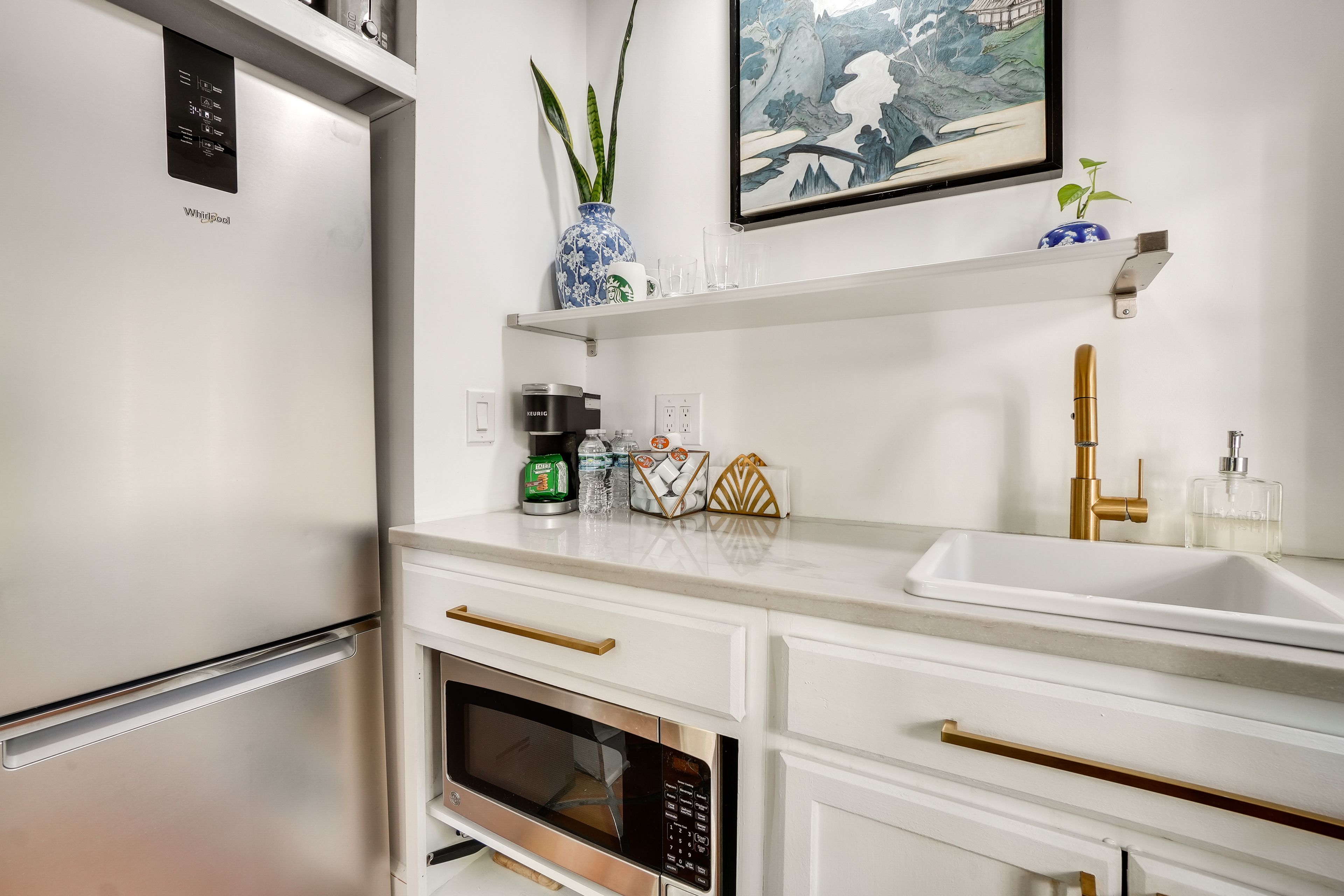 Kitchen | Ice Maker | Full-Sized Fridge