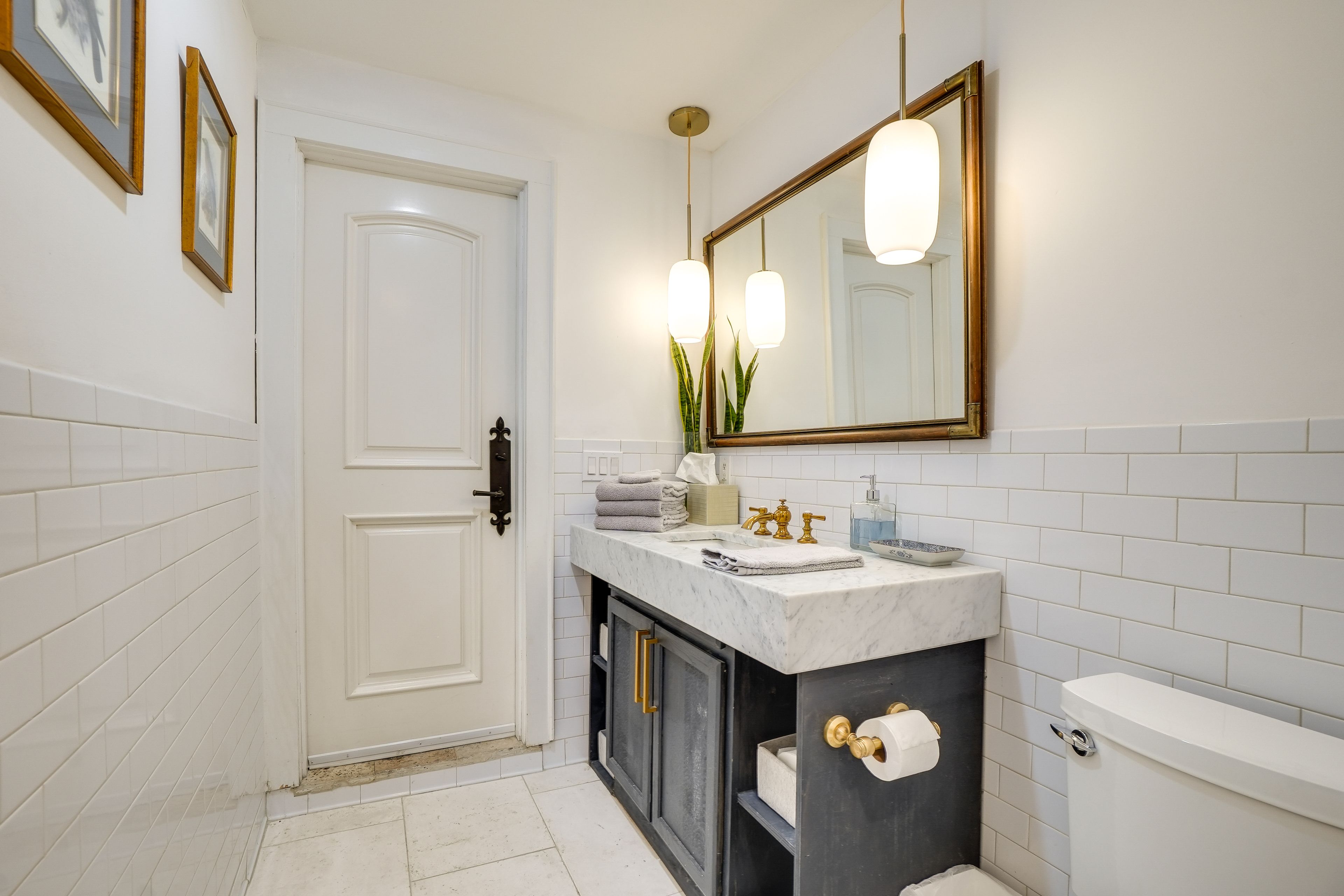Full Bathroom | Complimentary Toiletries | Towels Provided | Marble Countertops