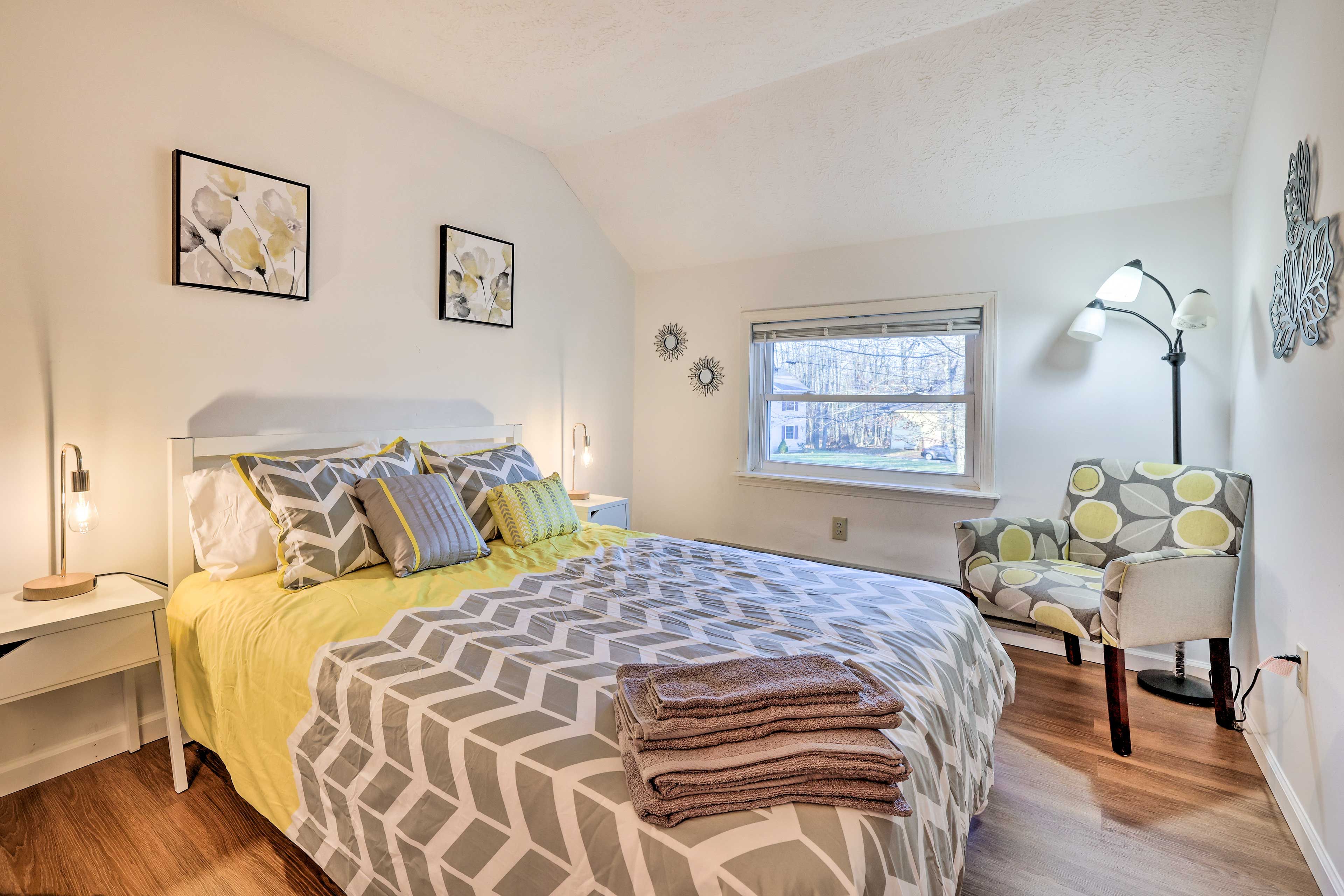 Bedroom 2 | Queen Bed | 2nd Floor | Stairs Required